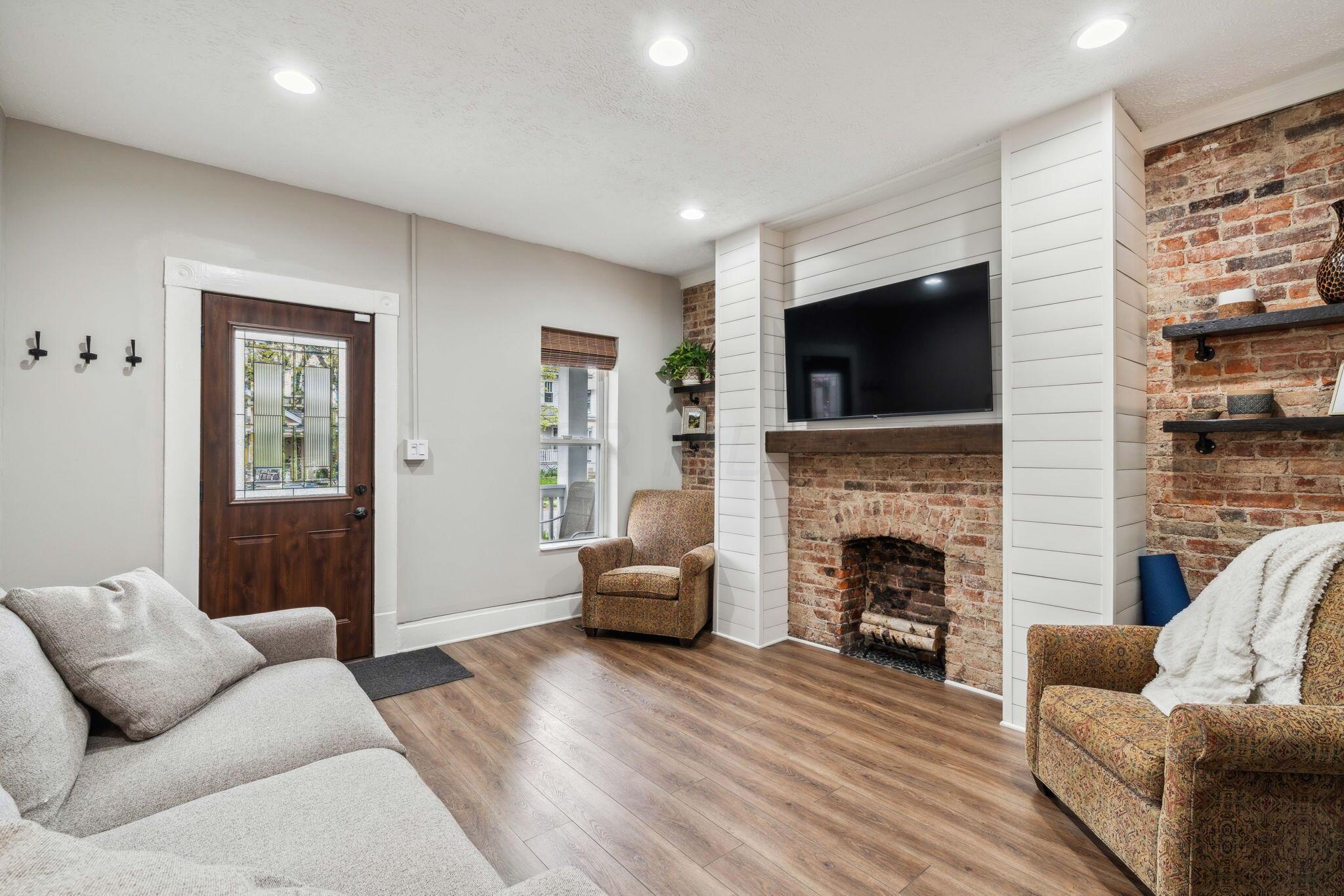 352 E Mithoff Street