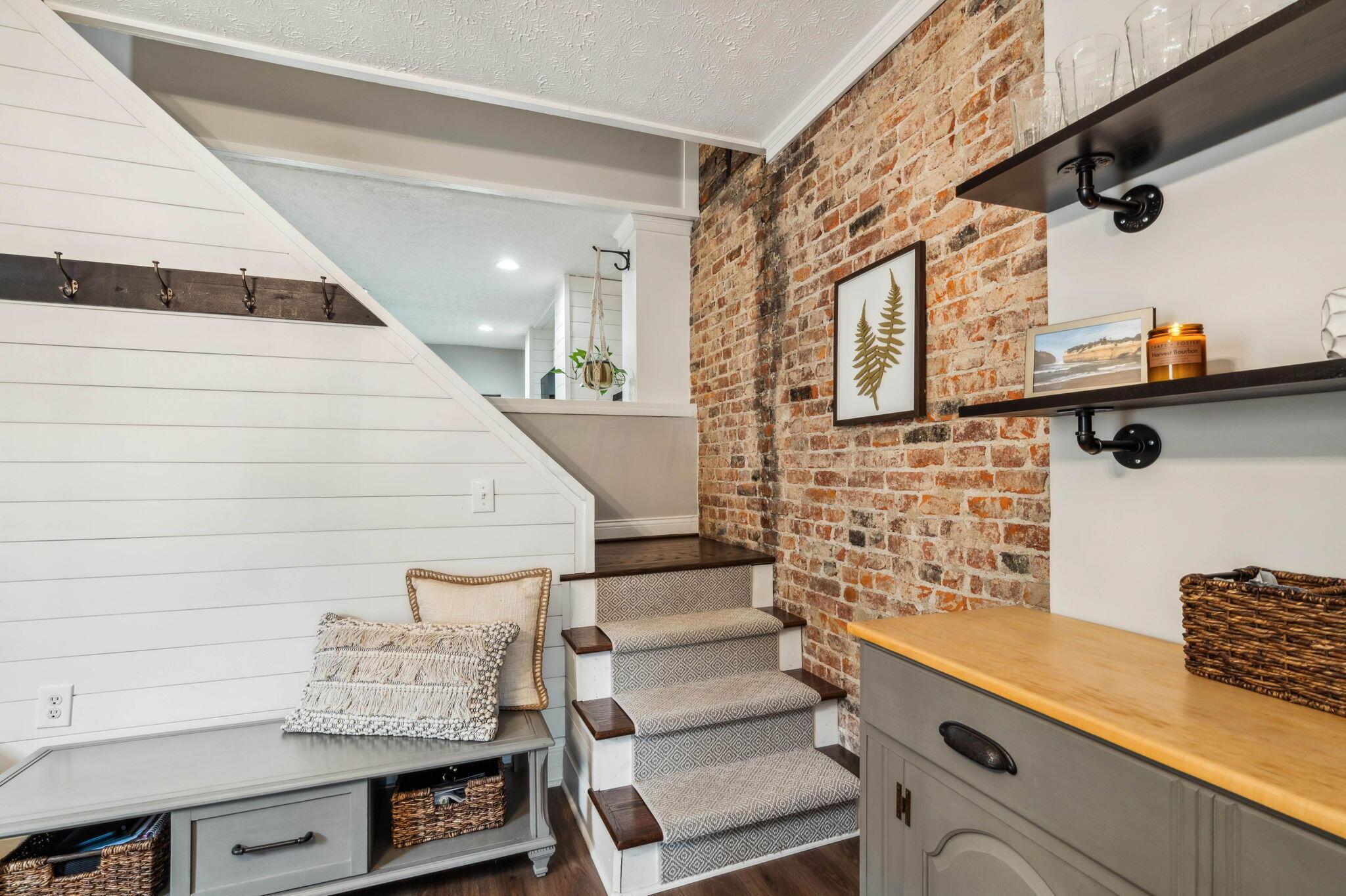 352 E Mithoff Street