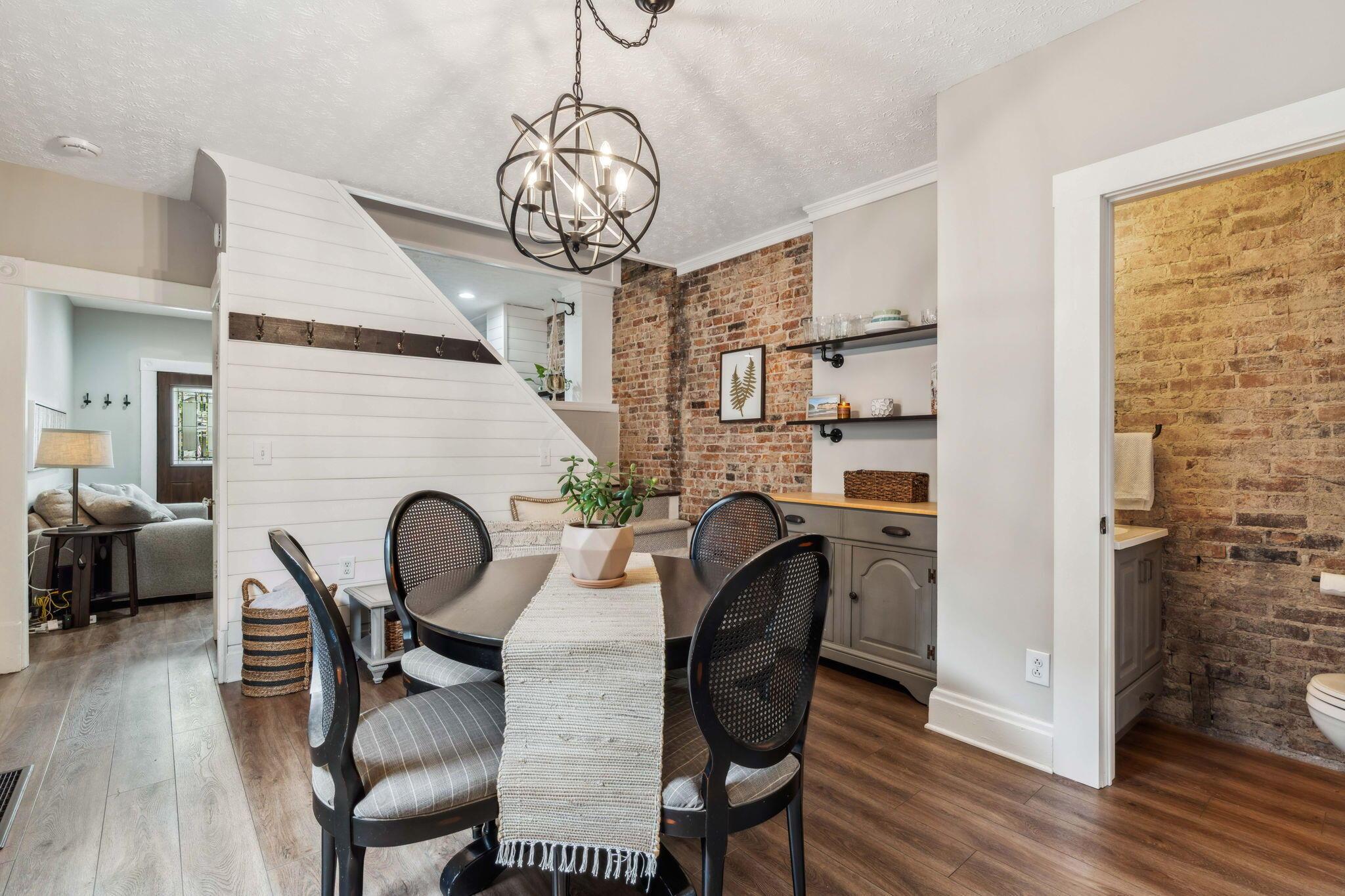 352 E Mithoff Street