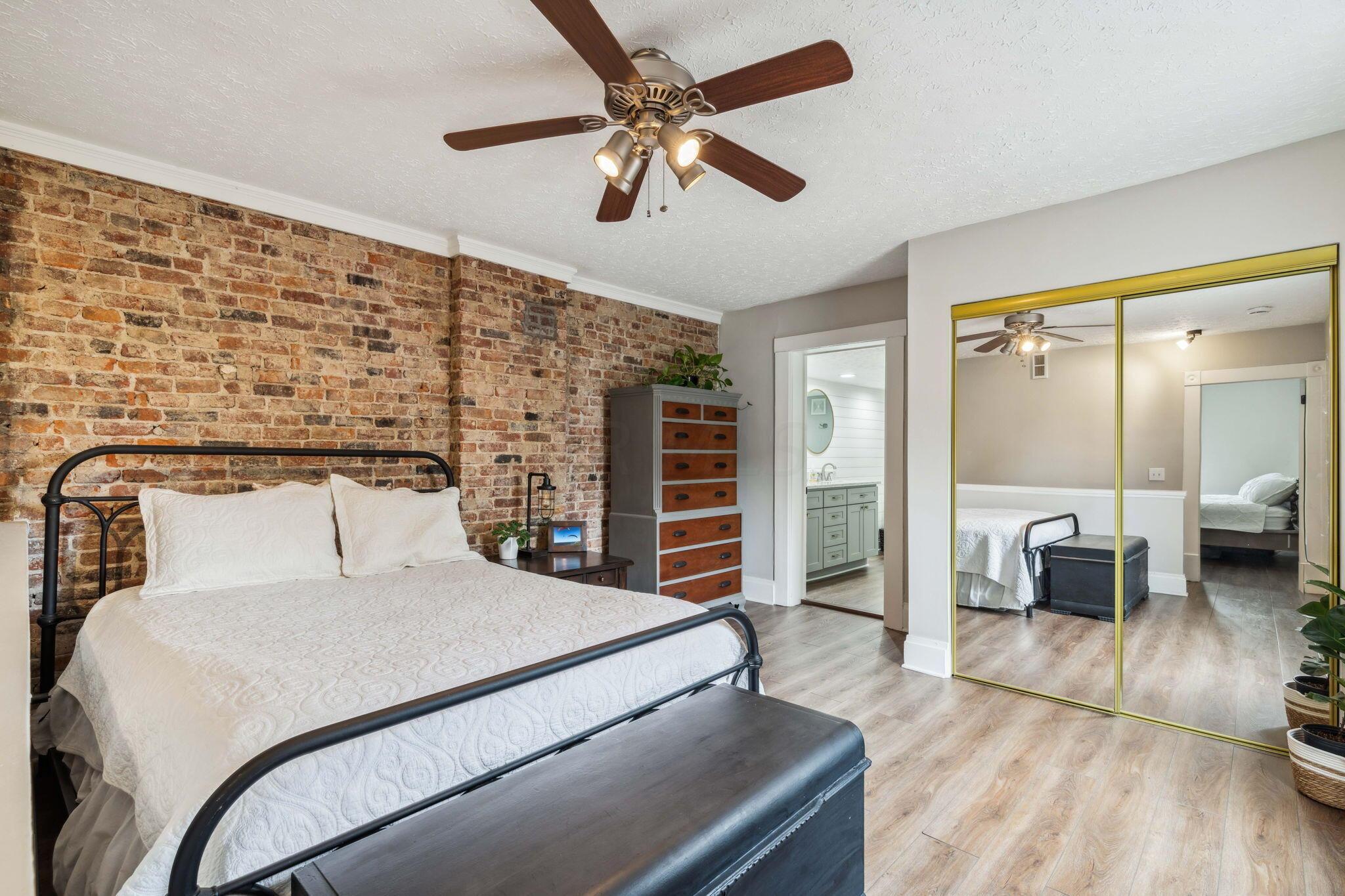 352 E Mithoff Street