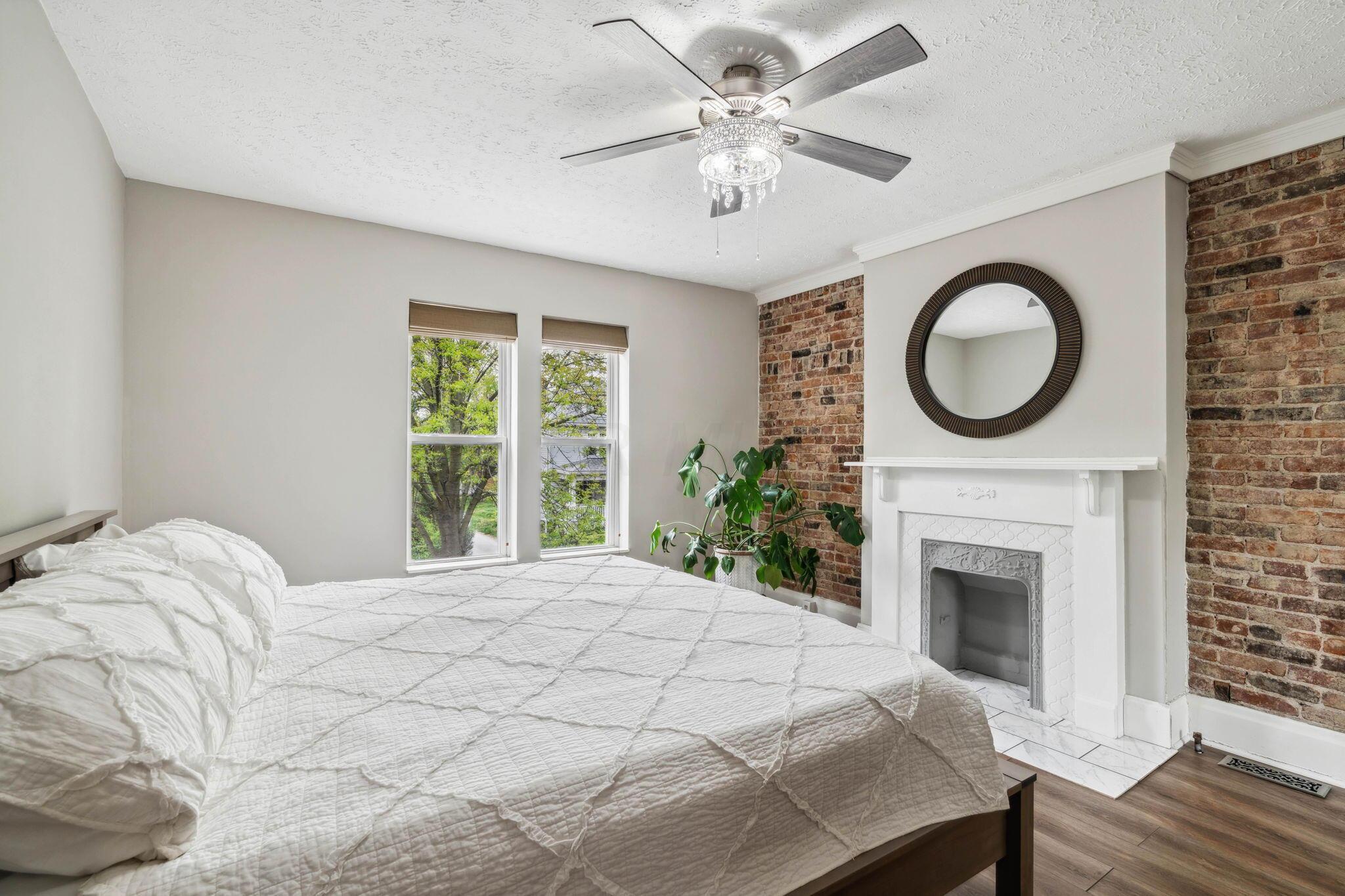 352 E Mithoff Street