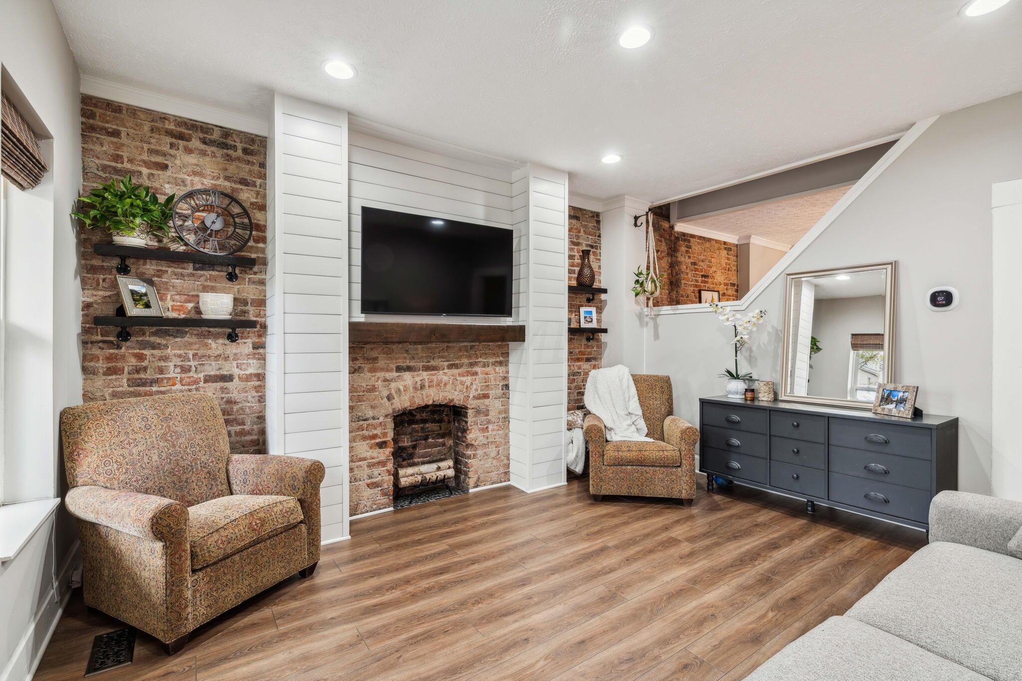 352 E Mithoff Street