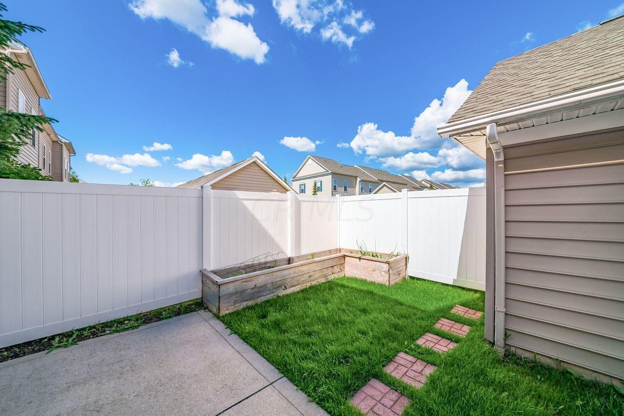 5274 Cross River Falls Boulevard