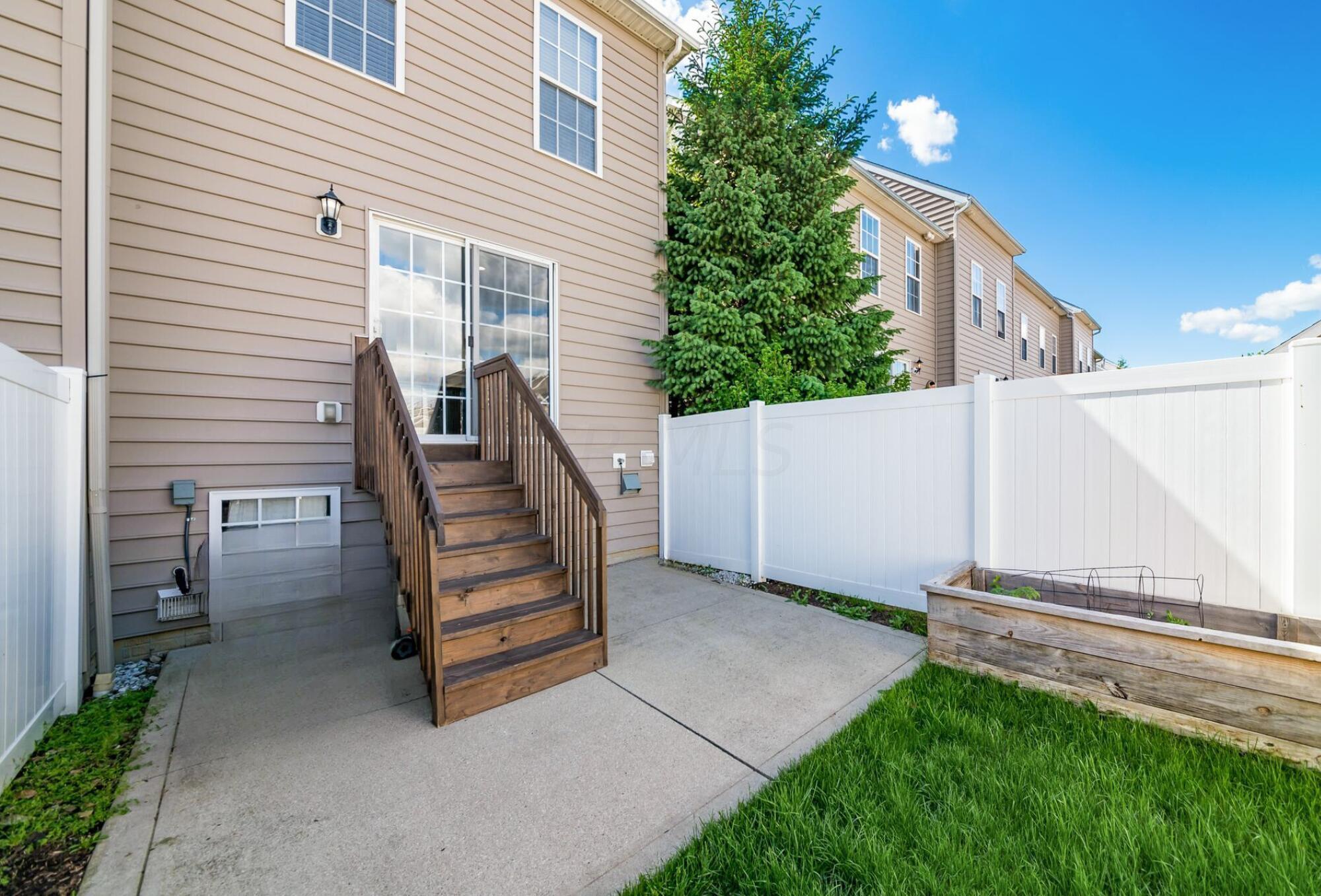 5274 Cross River Falls Boulevard