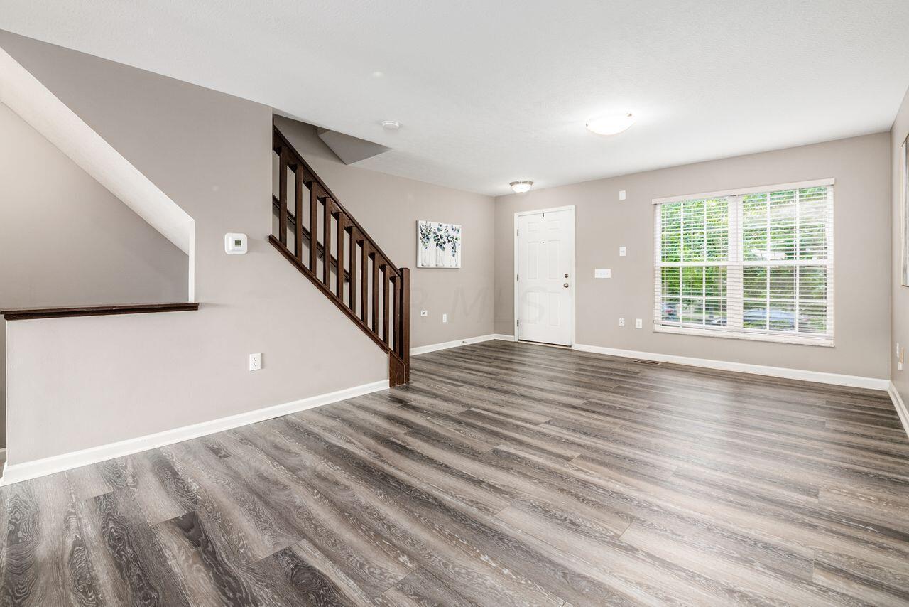 5274 Cross River Falls Boulevard