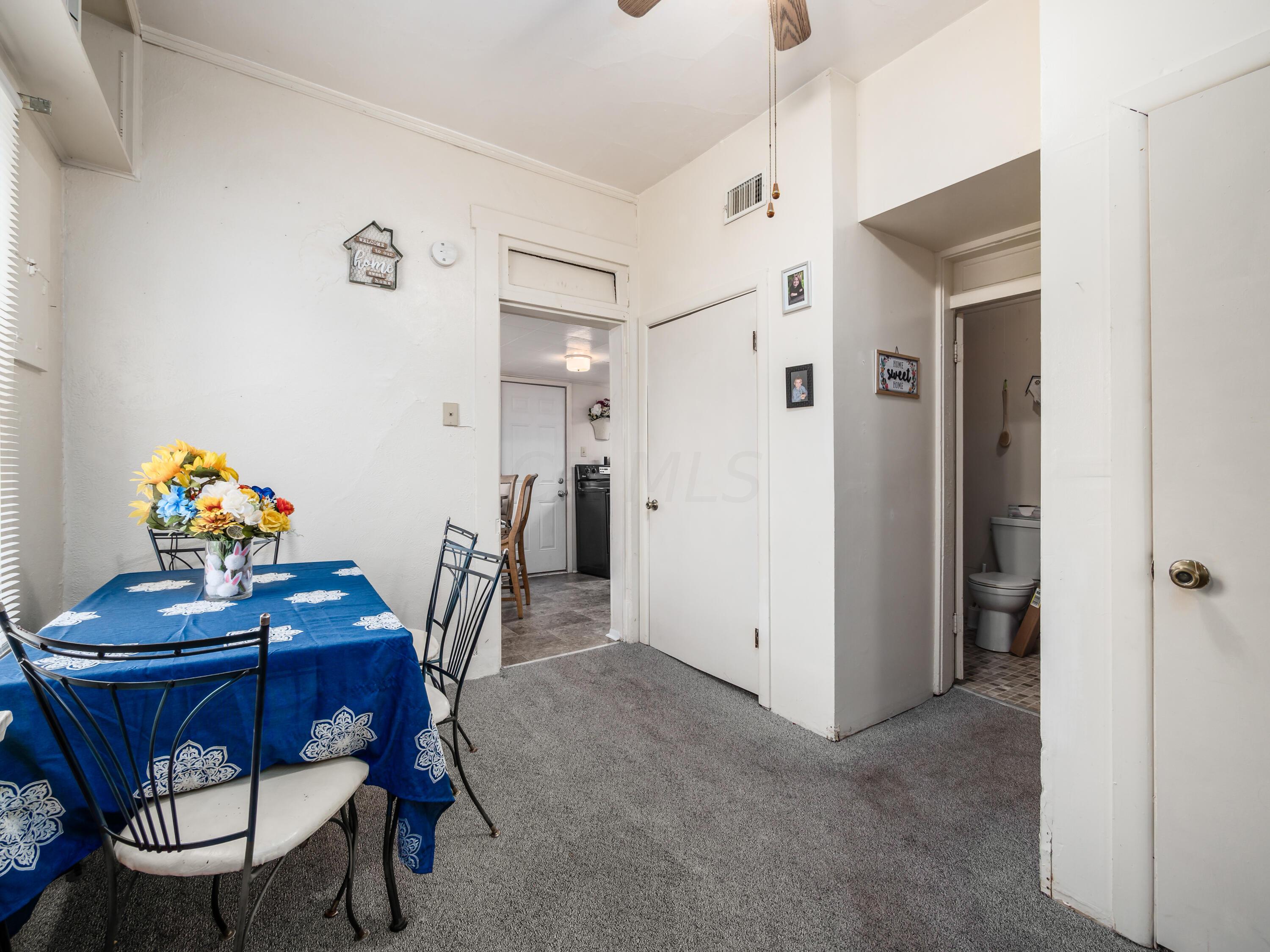 222 W Poplar Street, 224