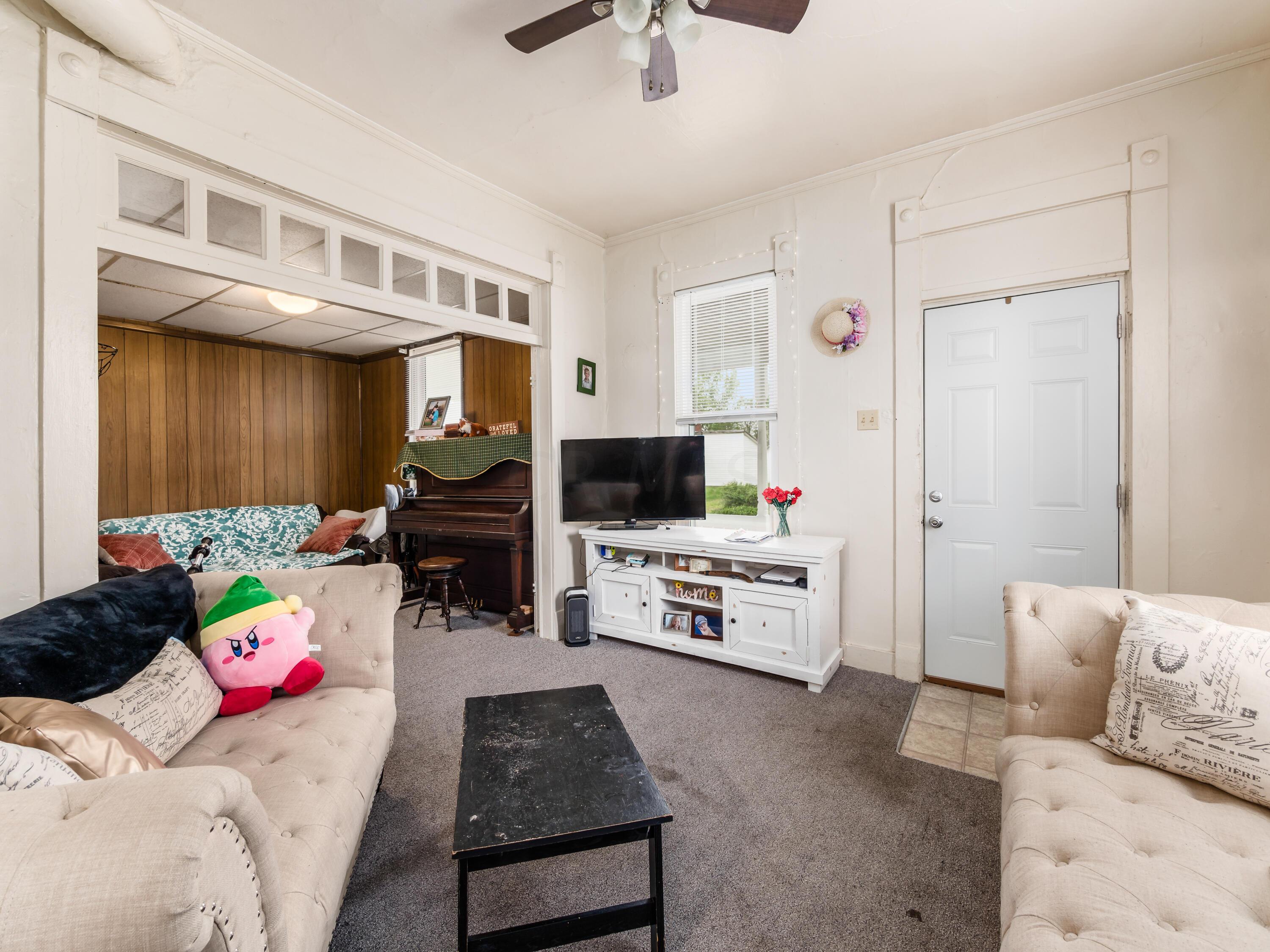 222 W Poplar Street, 224