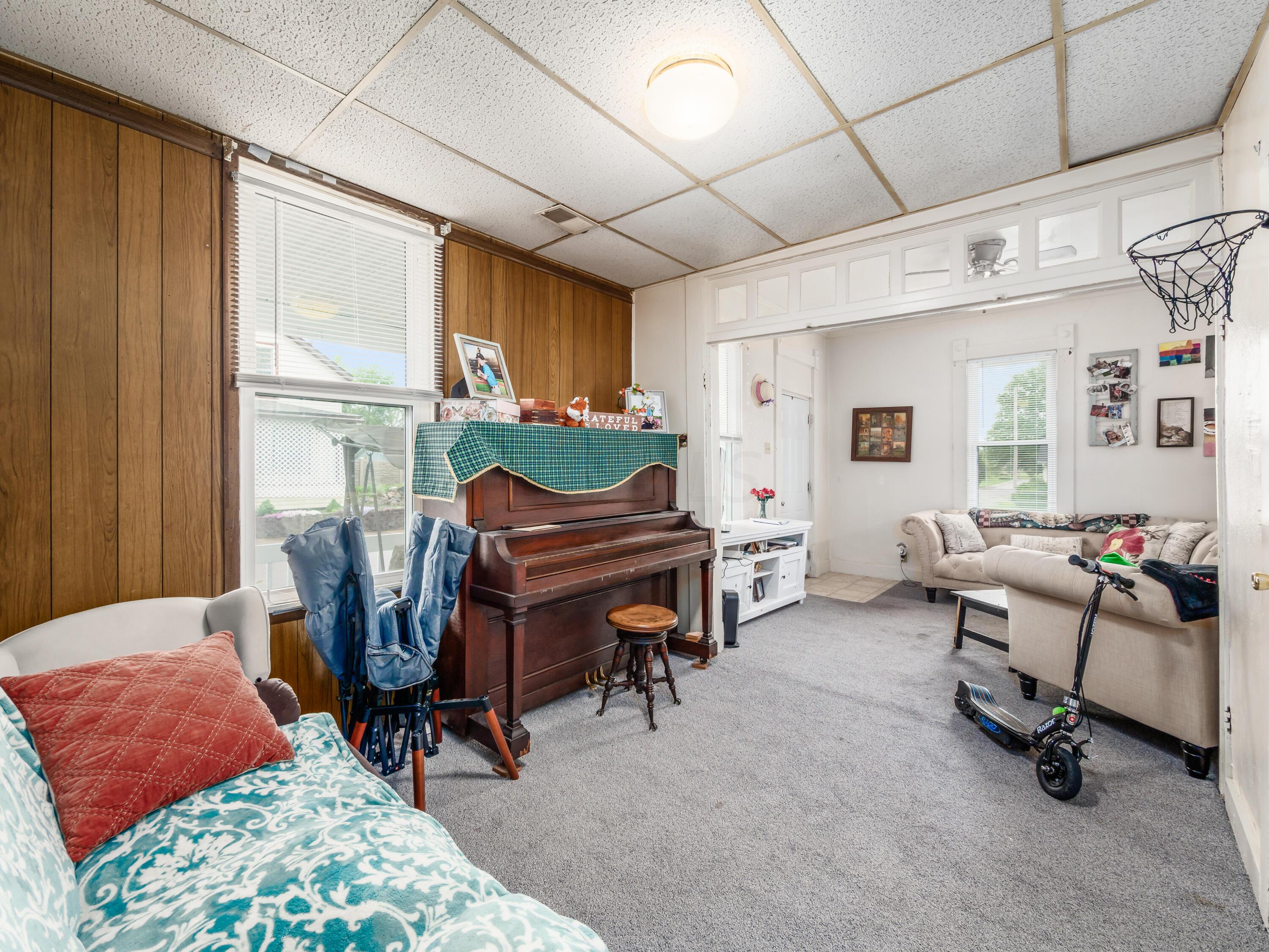 222 W Poplar Street, 224