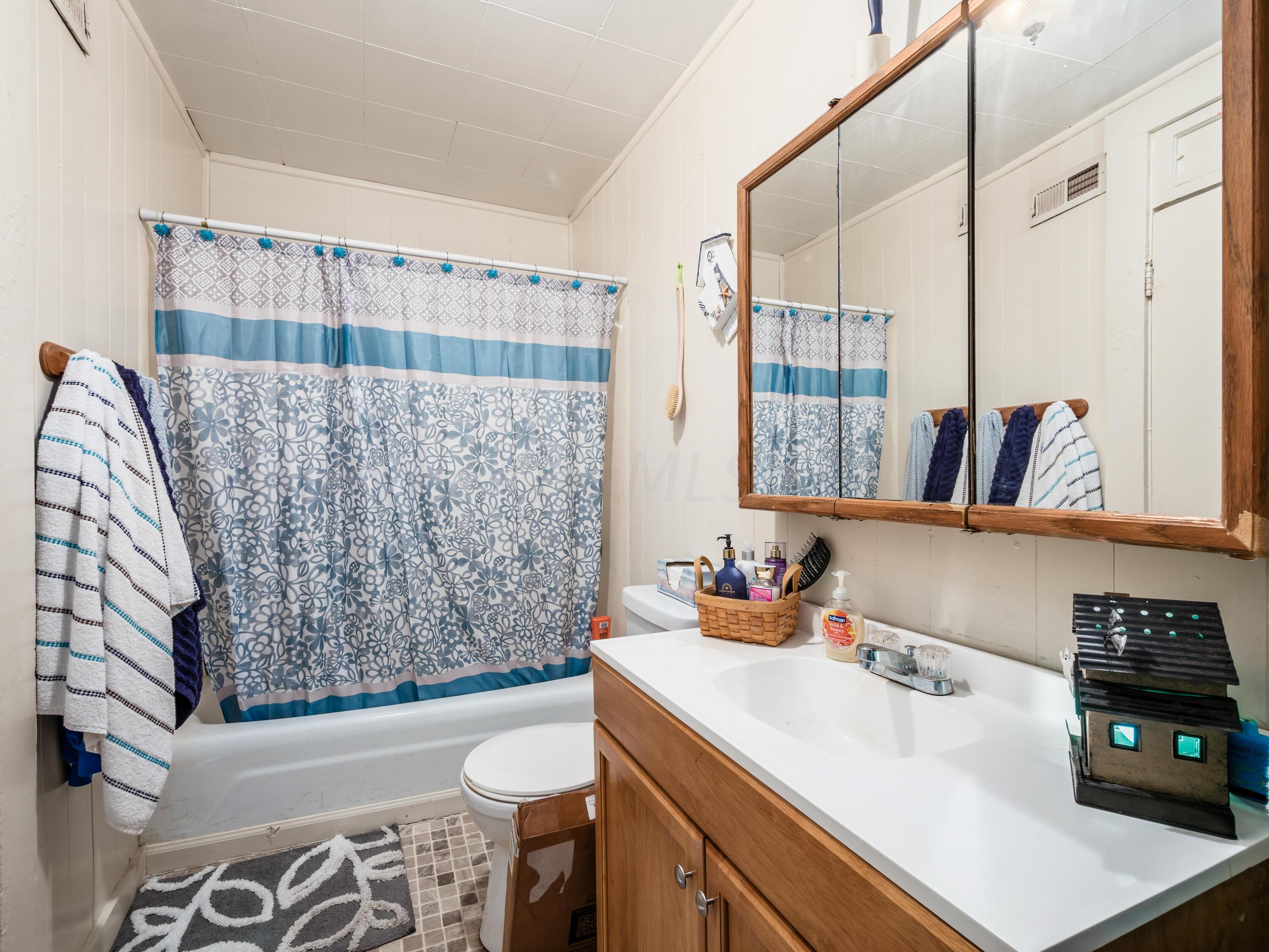 222 W Poplar Street, 224