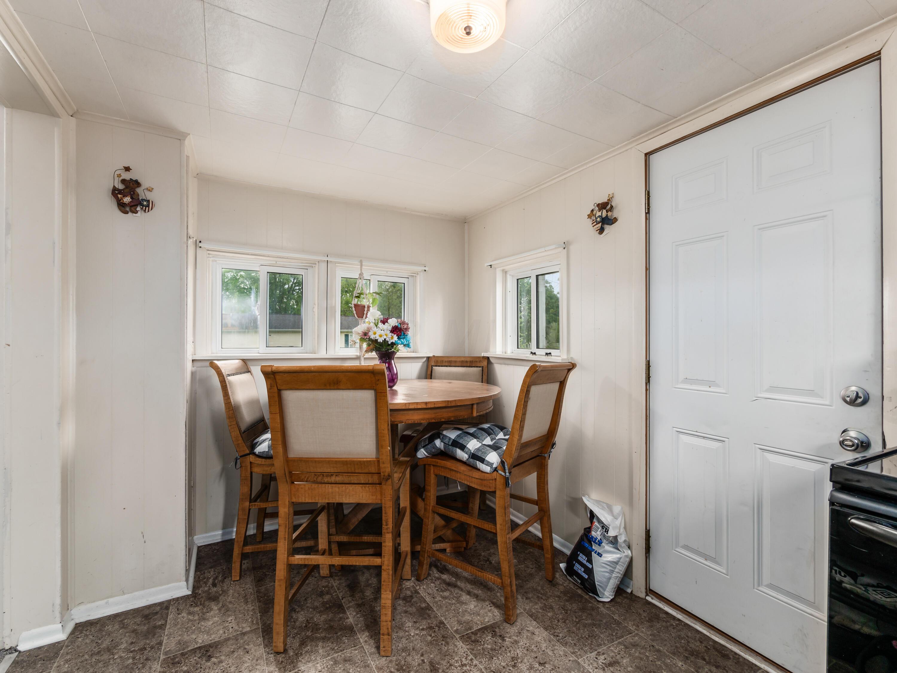 222 W Poplar Street, 224