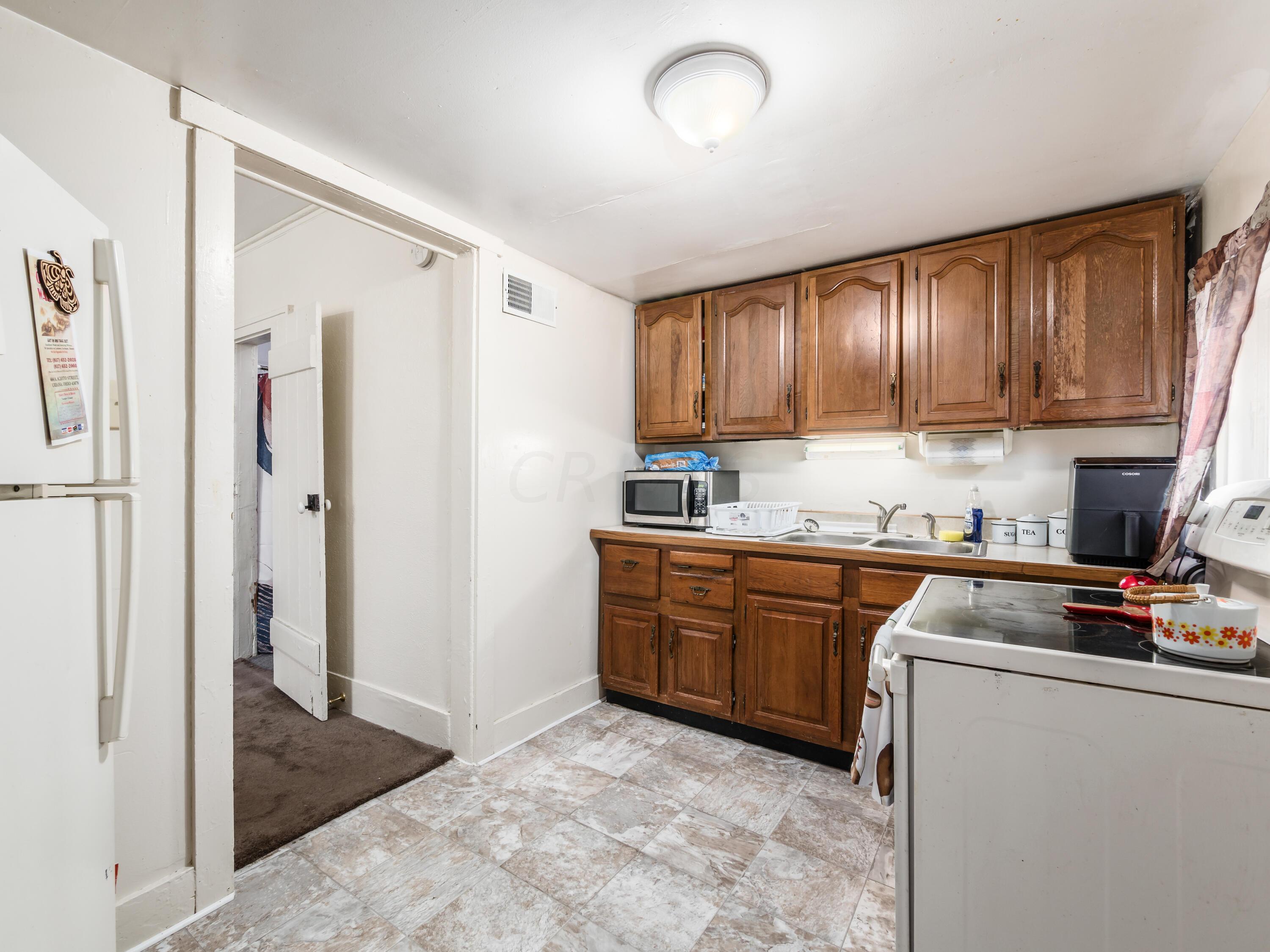 222 W Poplar Street, 224