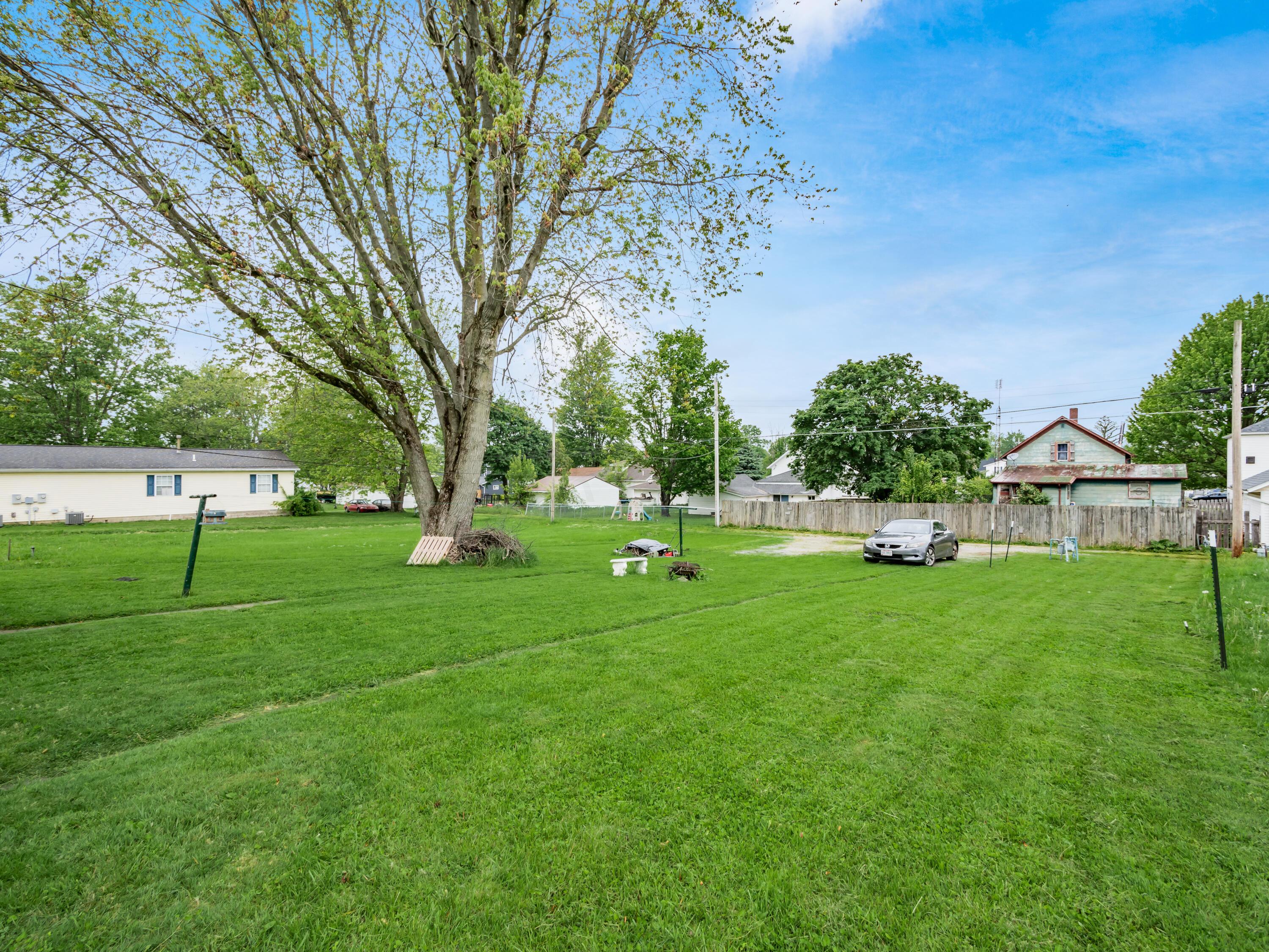 222 W Poplar Street, 224