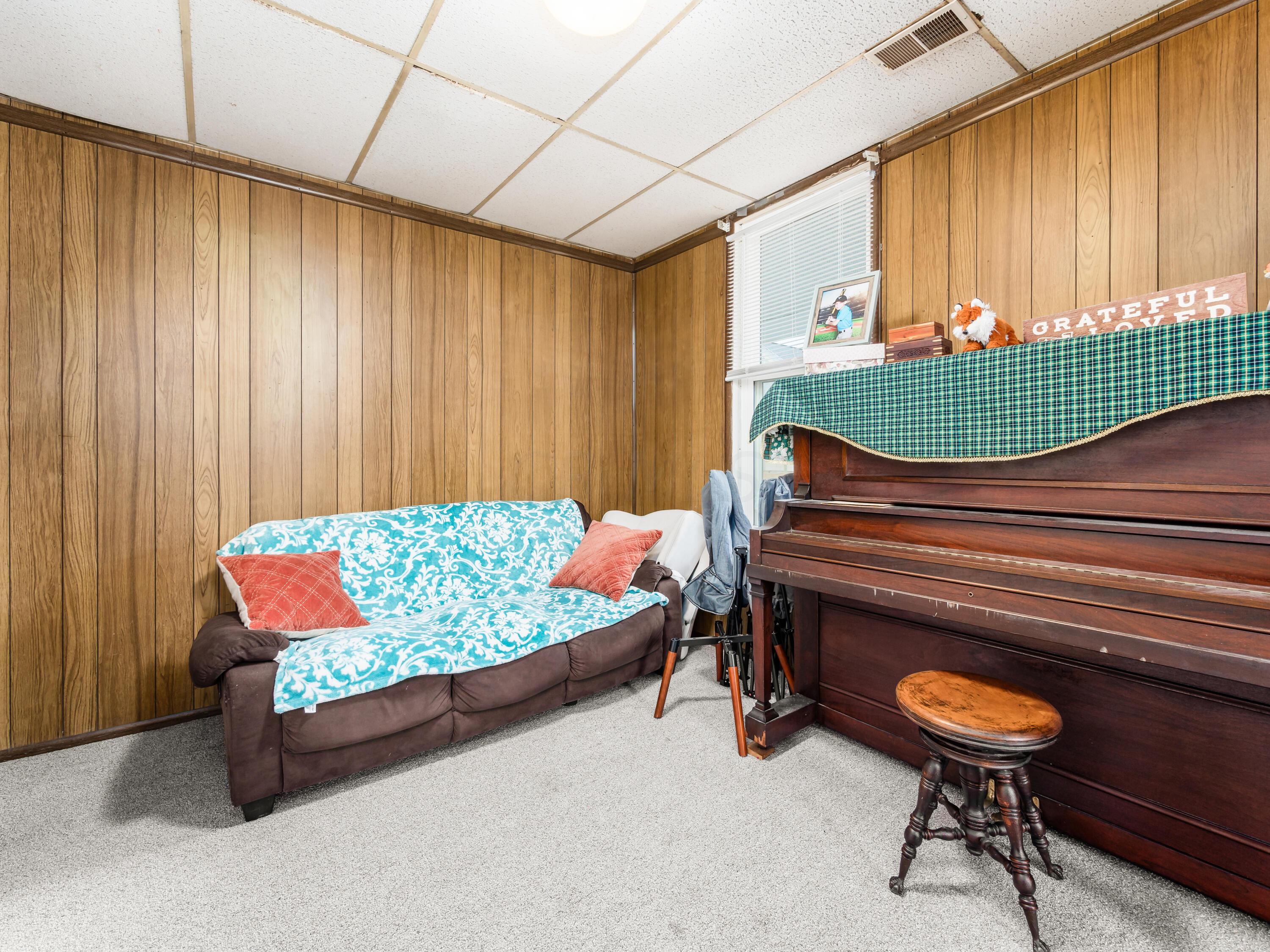 222 W Poplar Street, 224