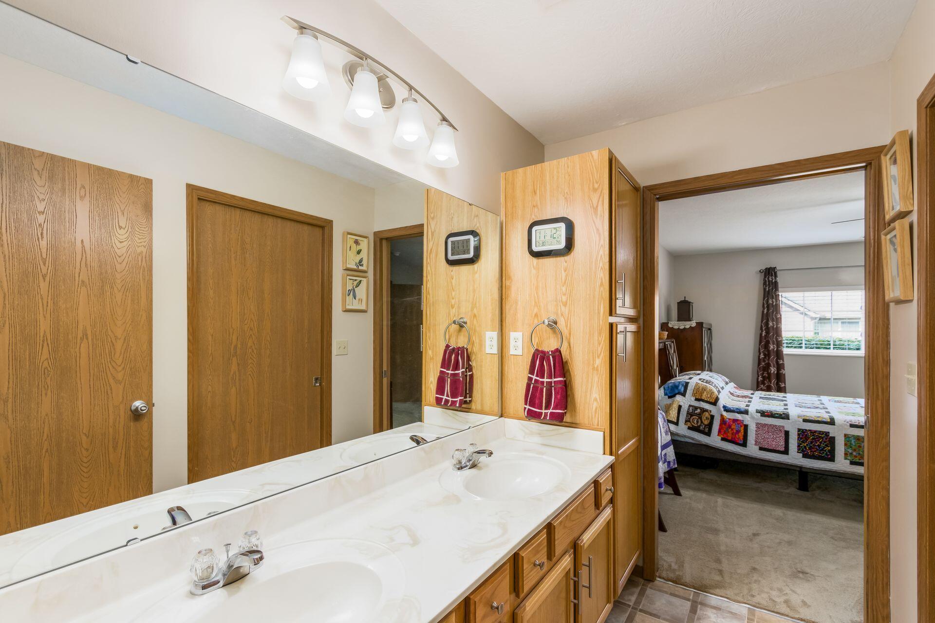 1248 Amberlea Drive E, 18