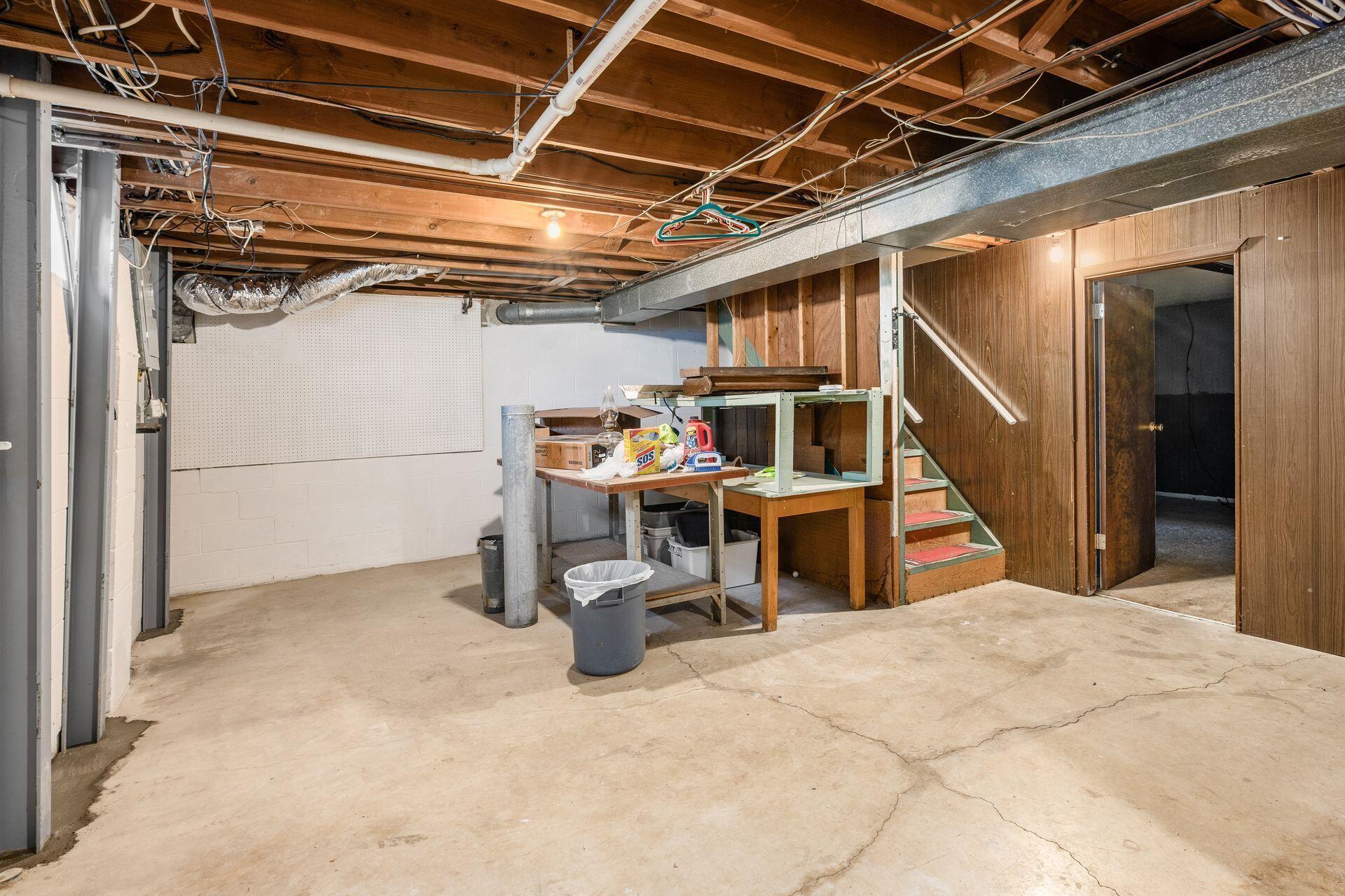 321 Apache Street
