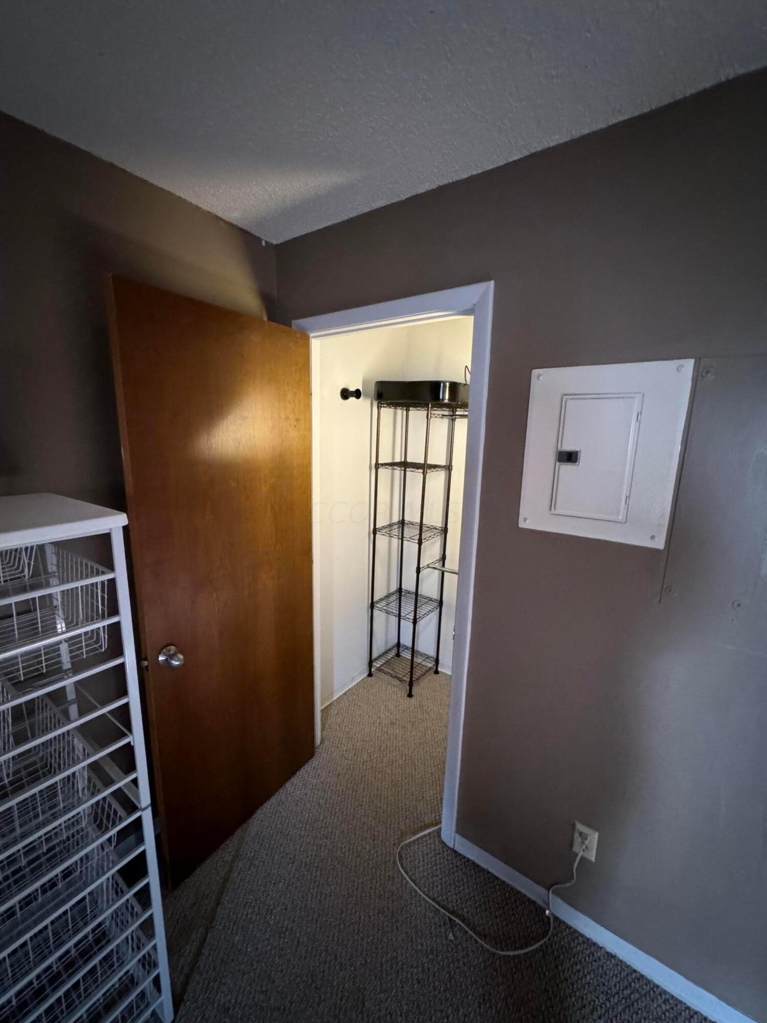364 W Lane Avenue, 317