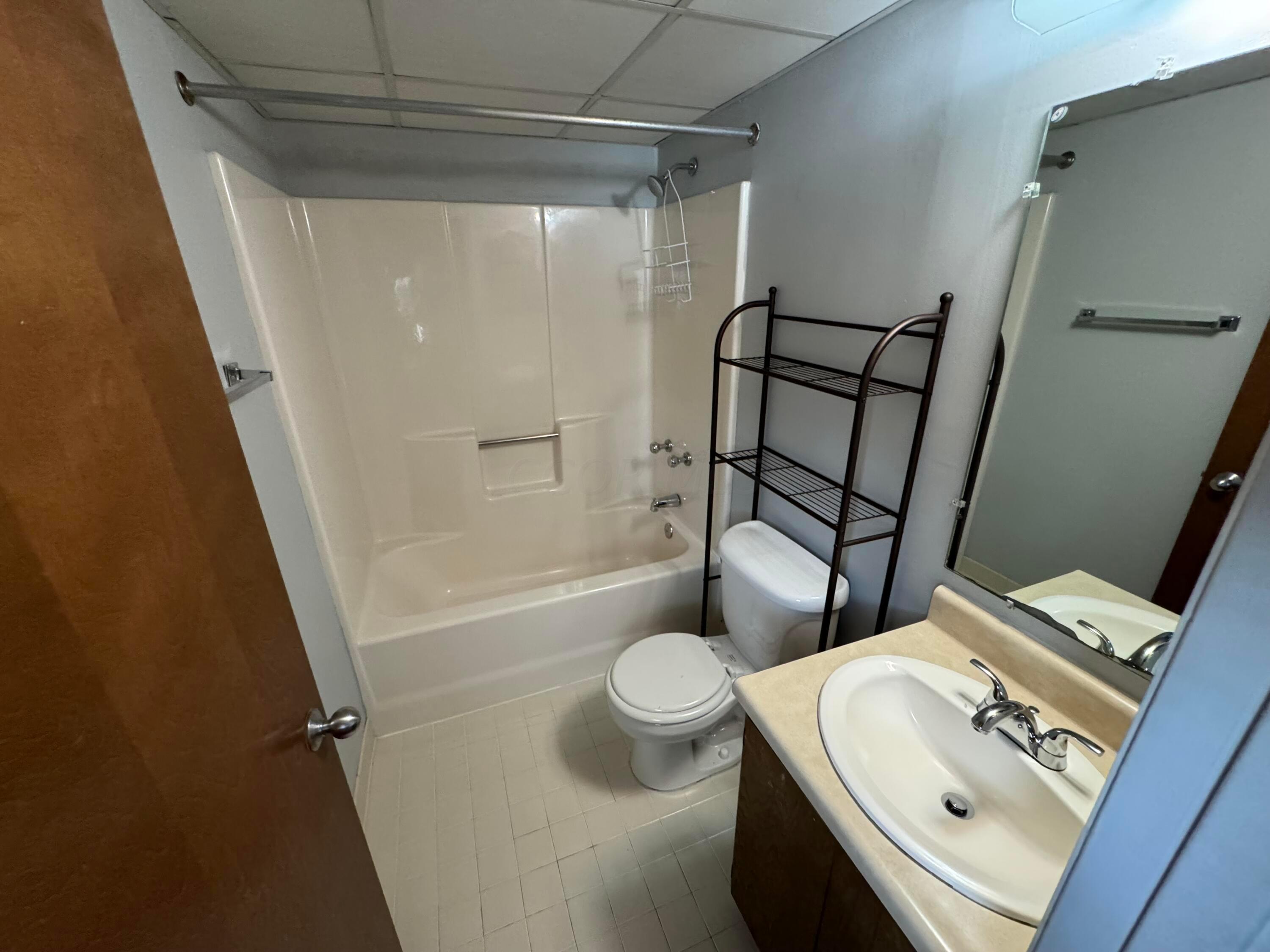 364 W Lane Avenue, 317