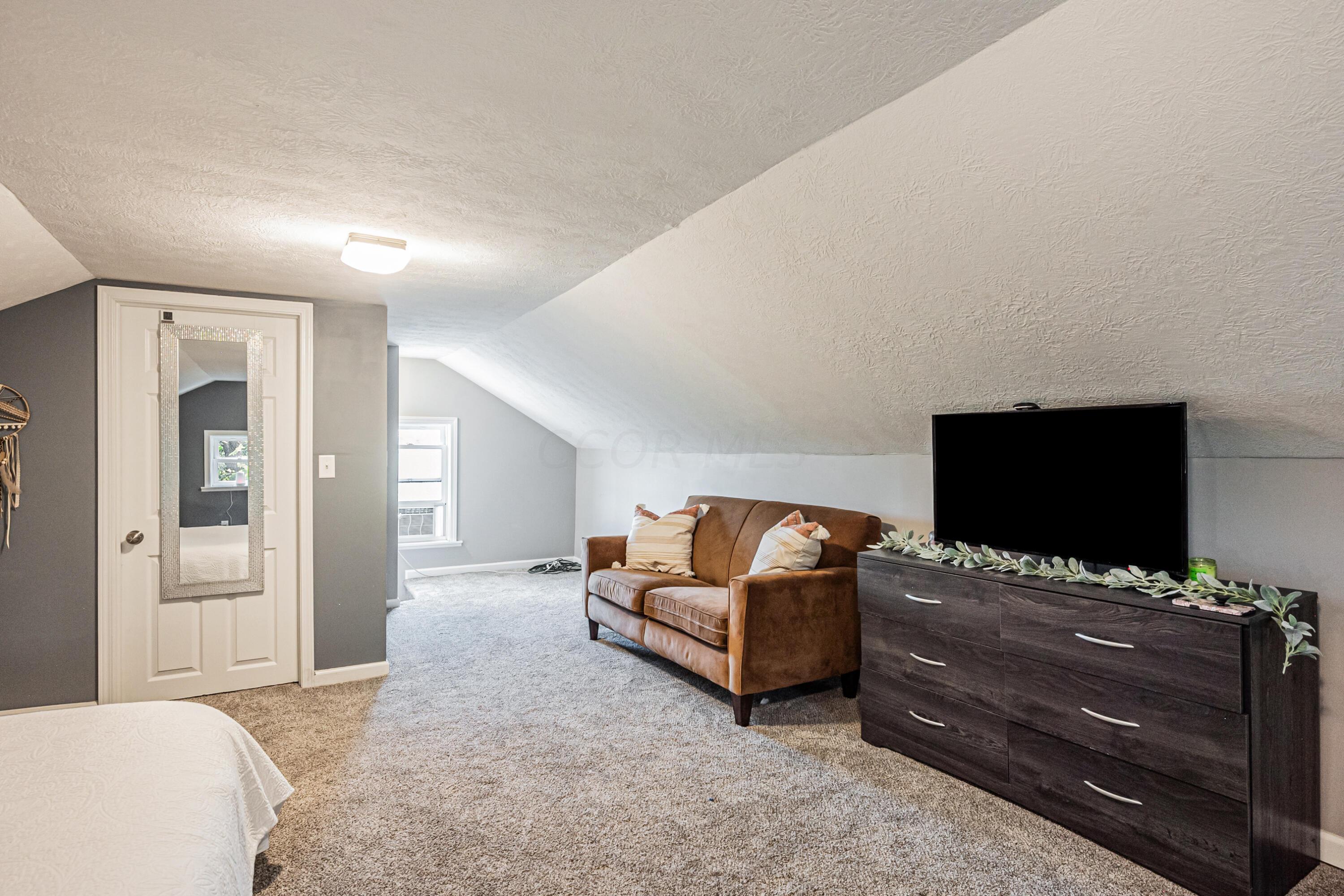 1960 Rich Hill Road