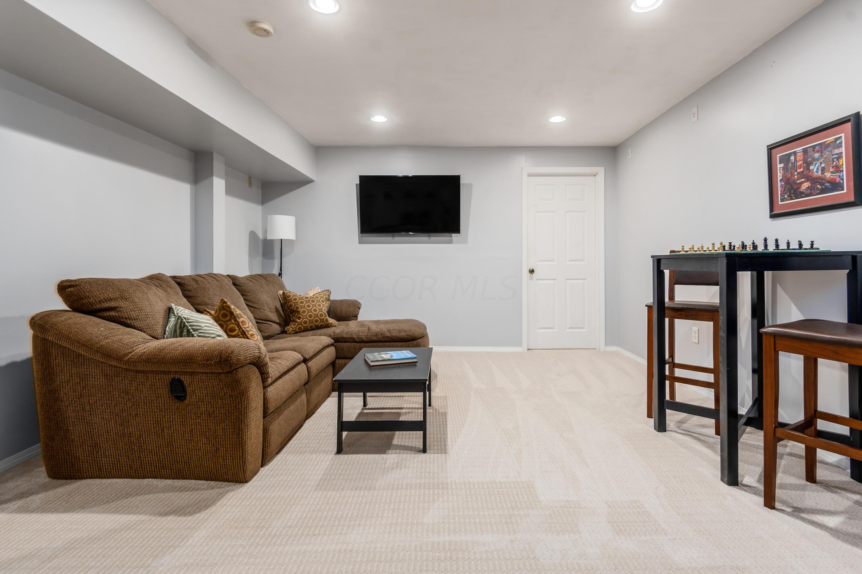 6816 Shadow Drive