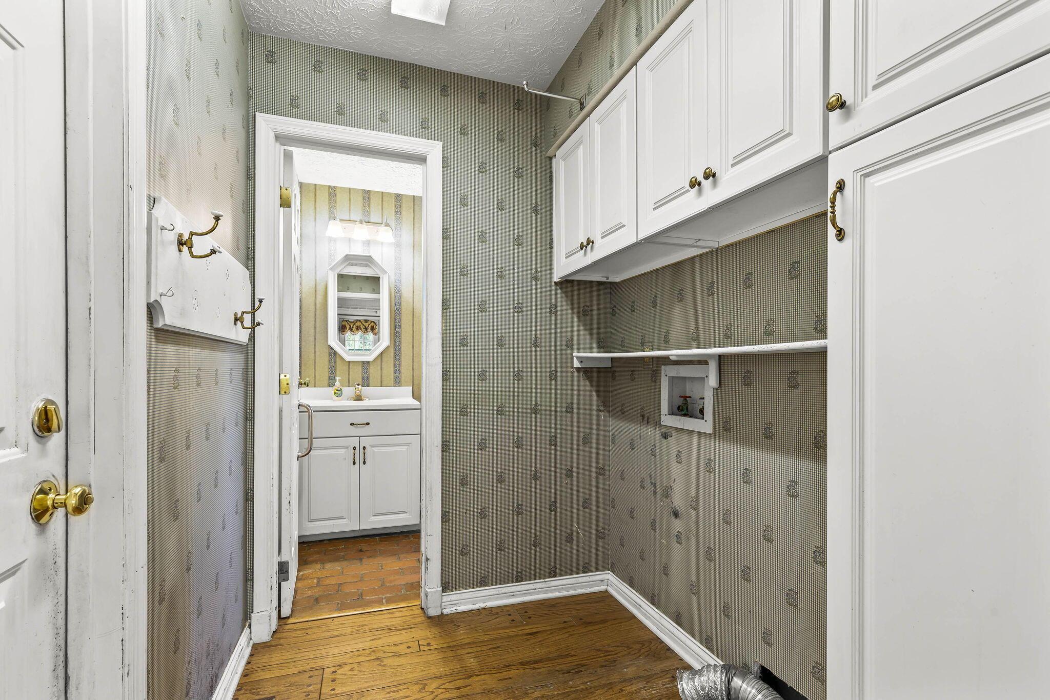 994 Autumn Lake Court