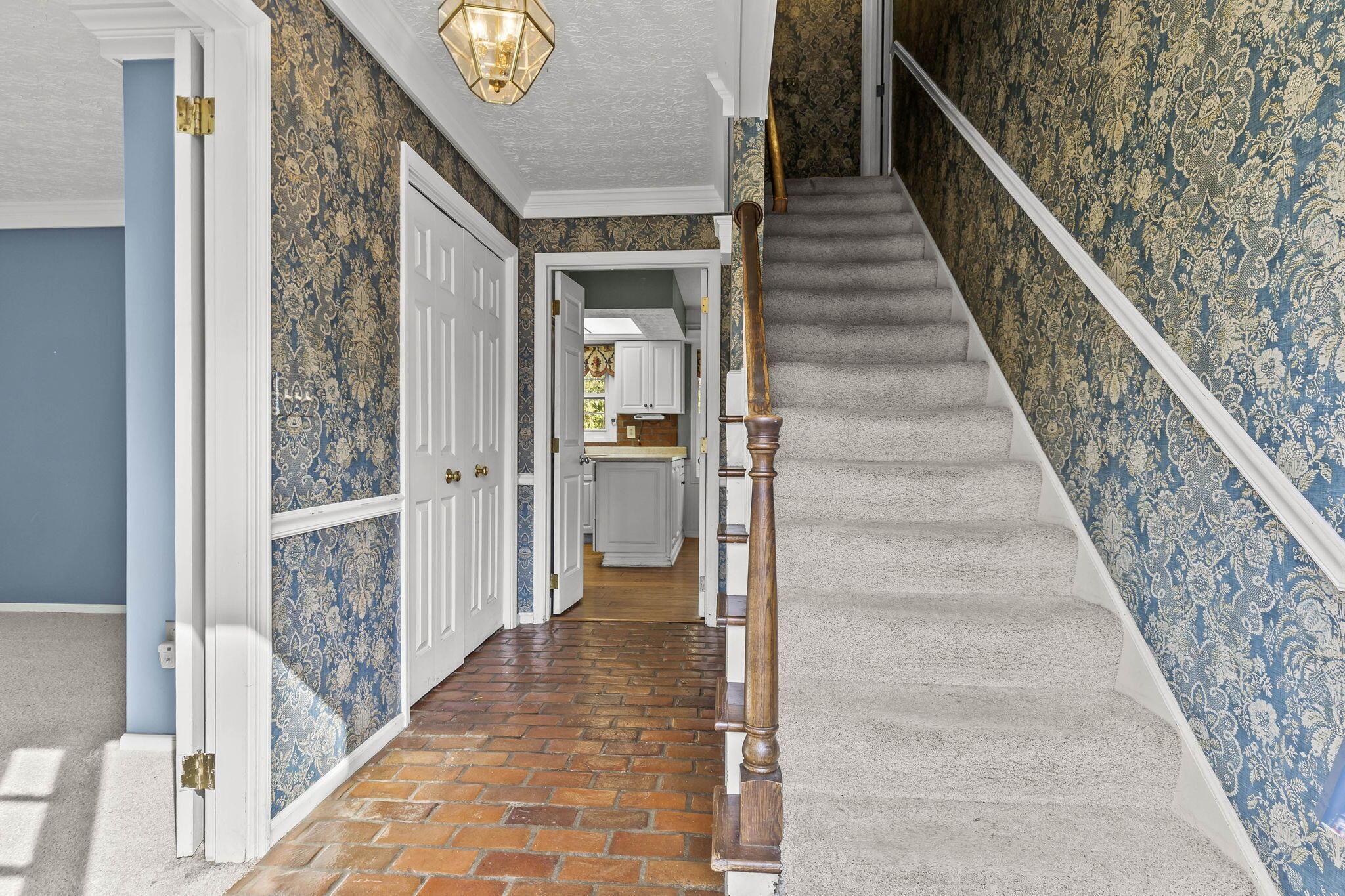 994 Autumn Lake Court