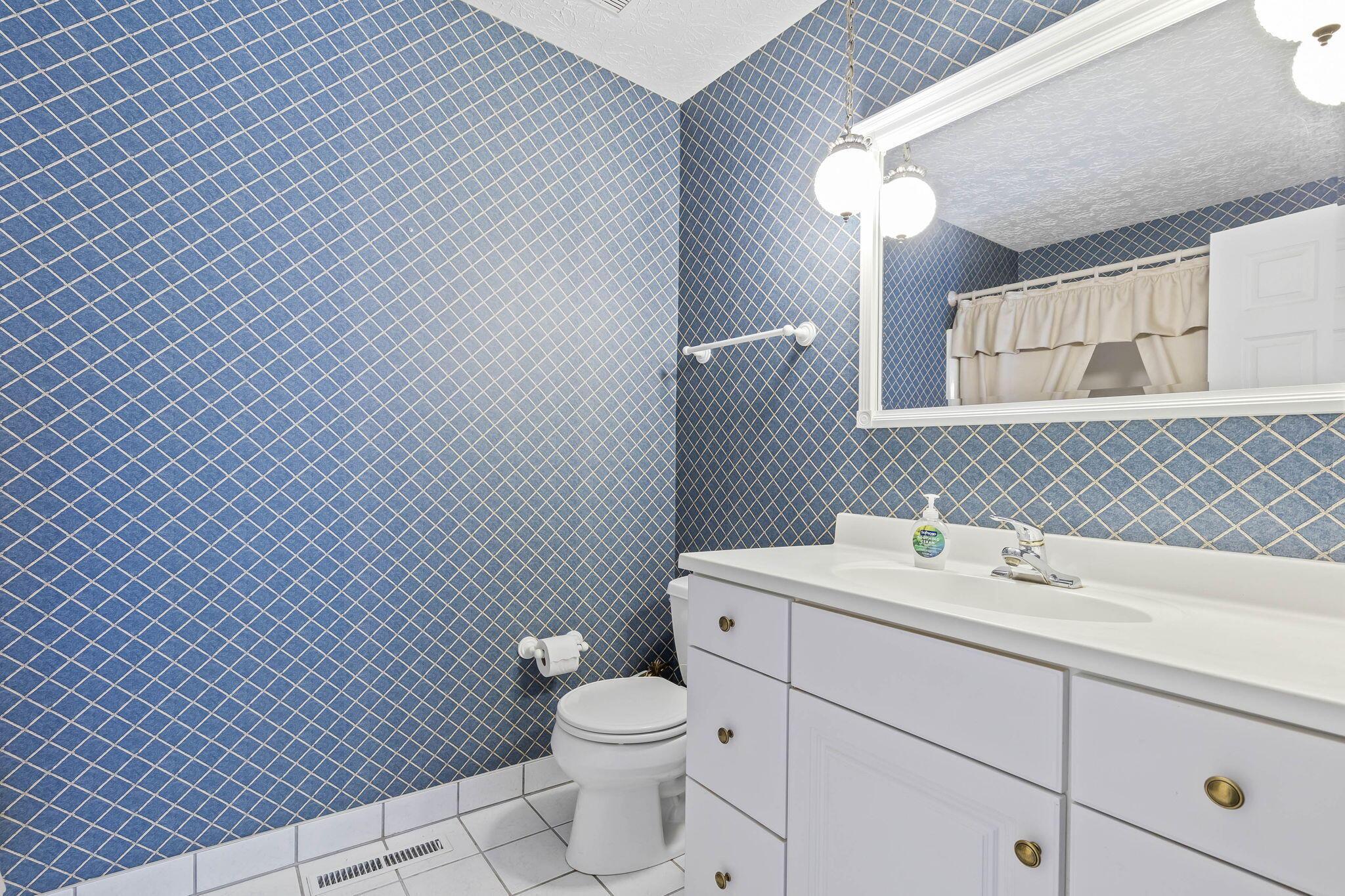 994 Autumn Lake Court