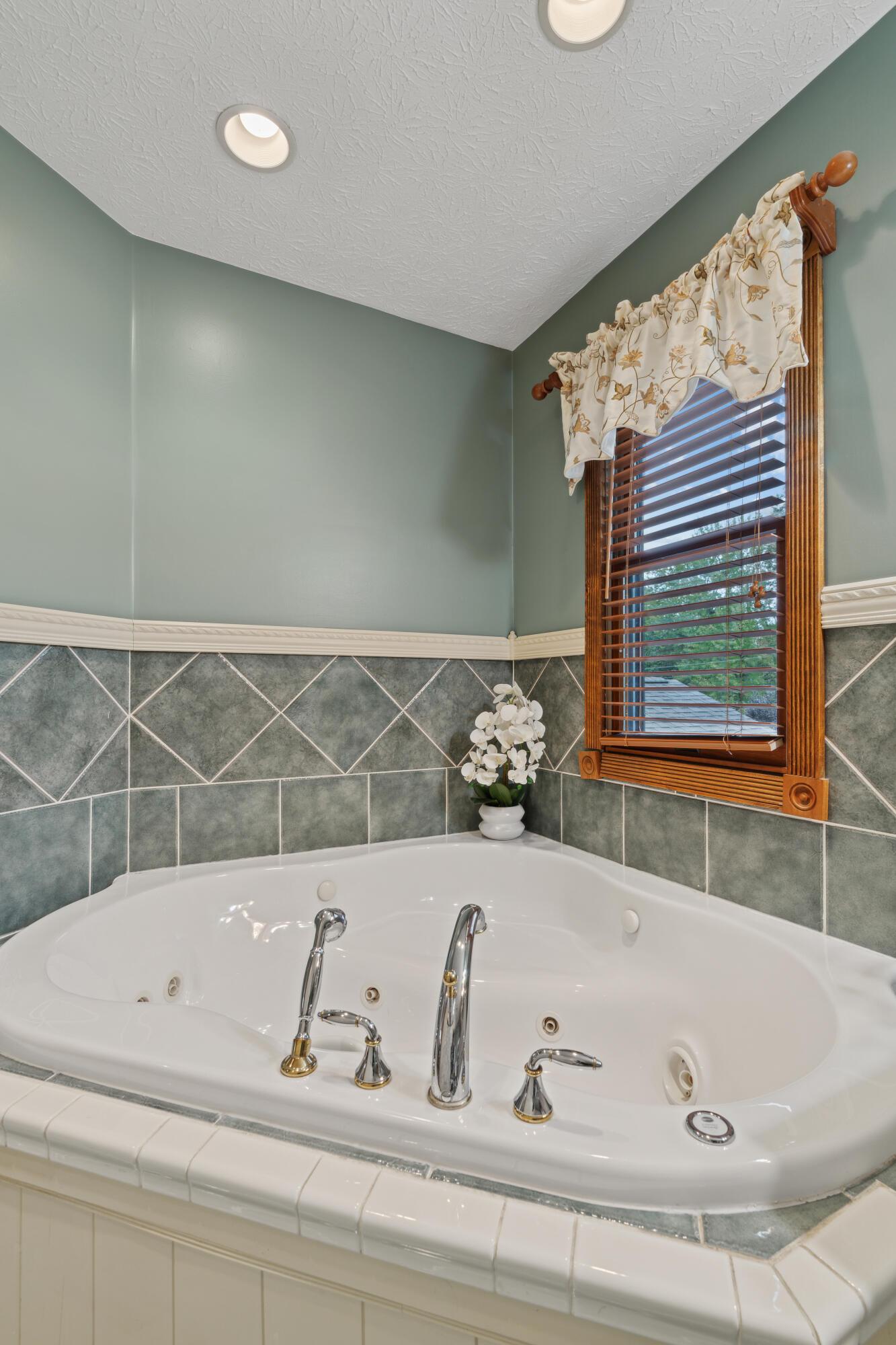 137 Carryback Drive SW