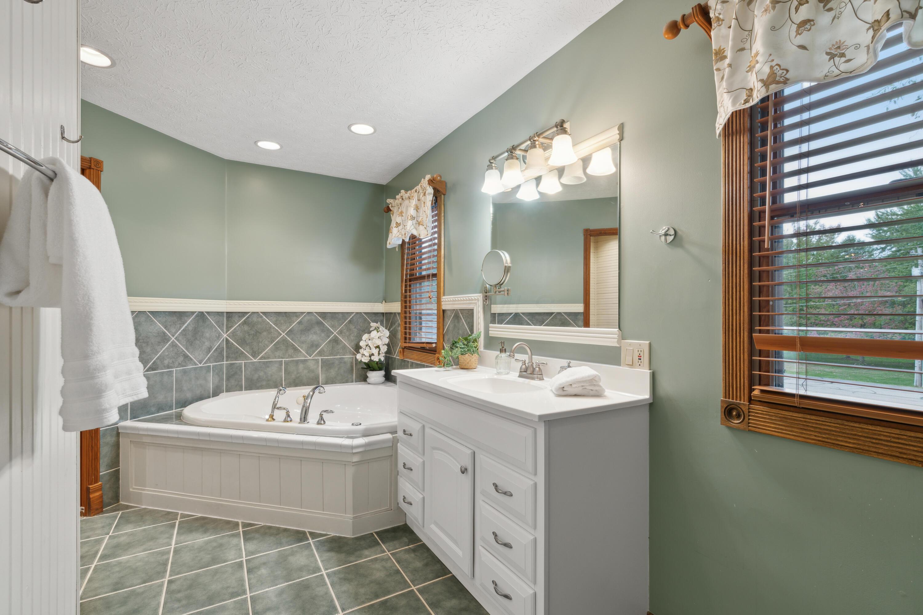 137 Carryback Drive SW