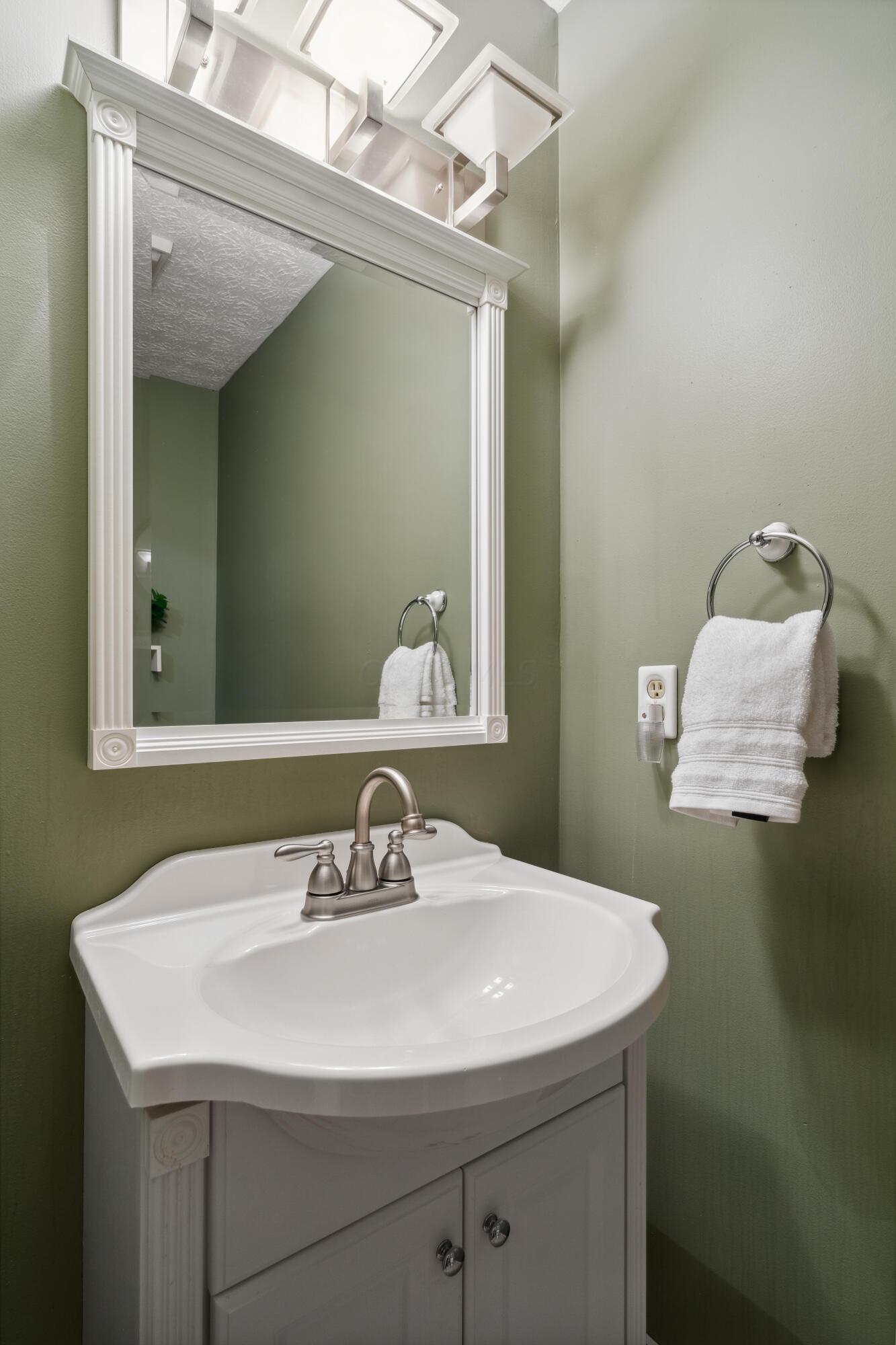 137 Carryback Drive SW