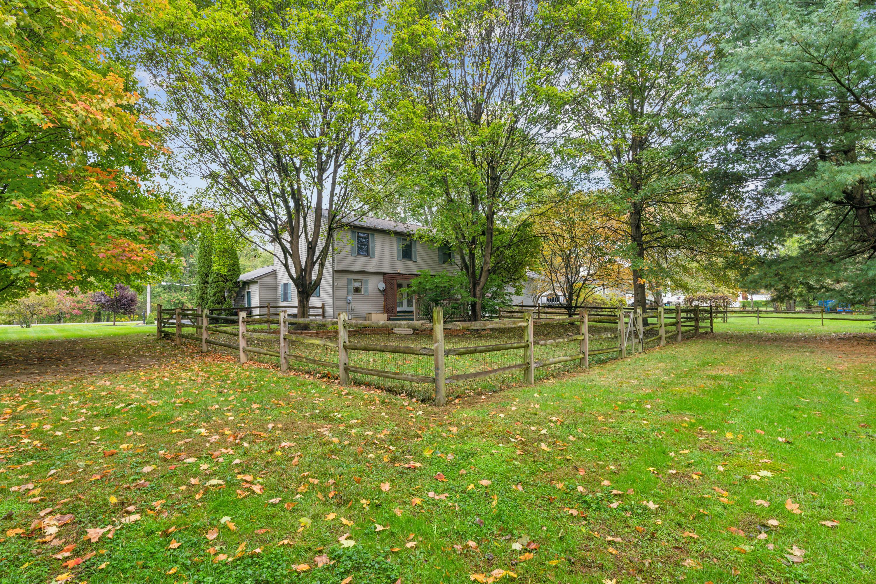 137 Carryback Drive SW