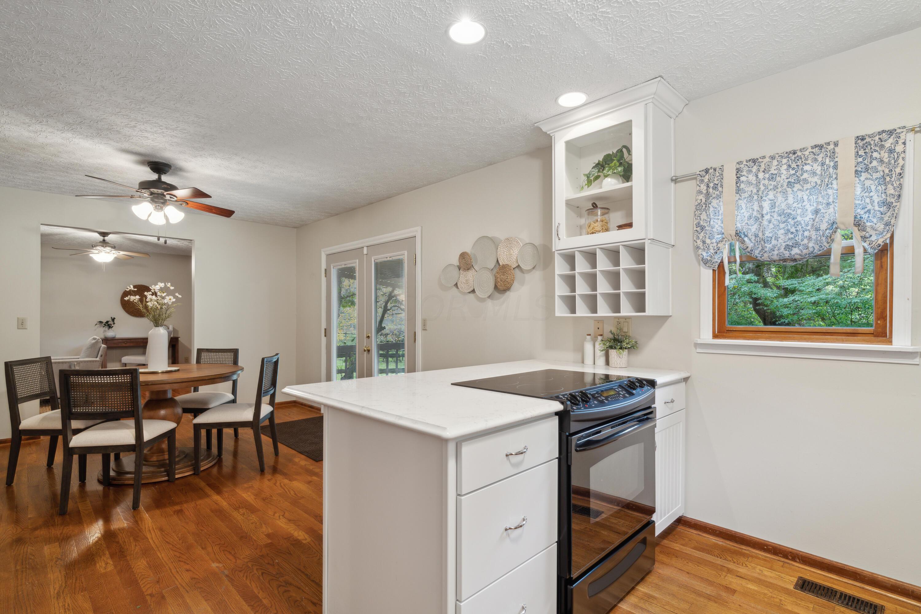 137 Carryback Drive SW