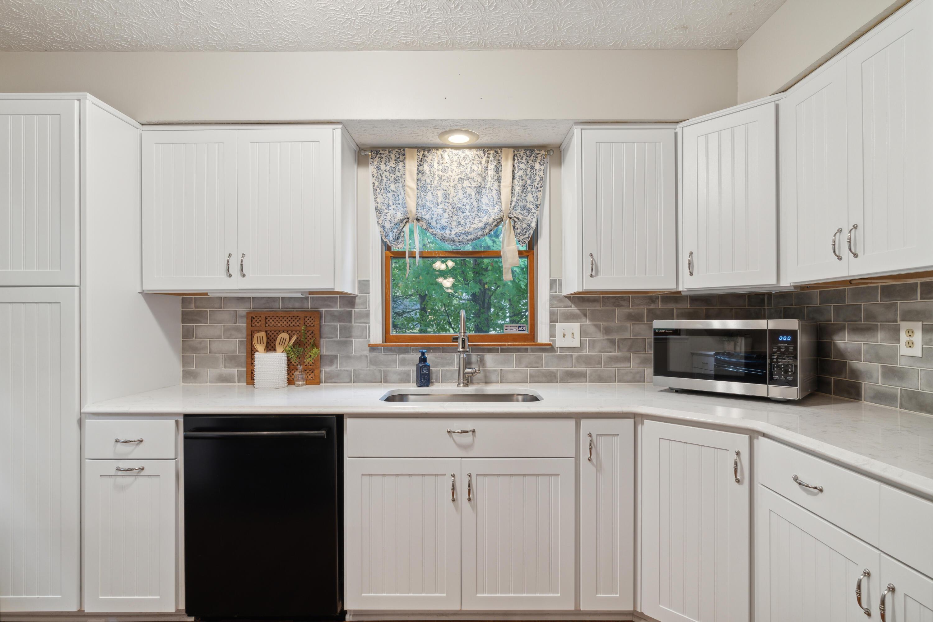 137 Carryback Drive SW