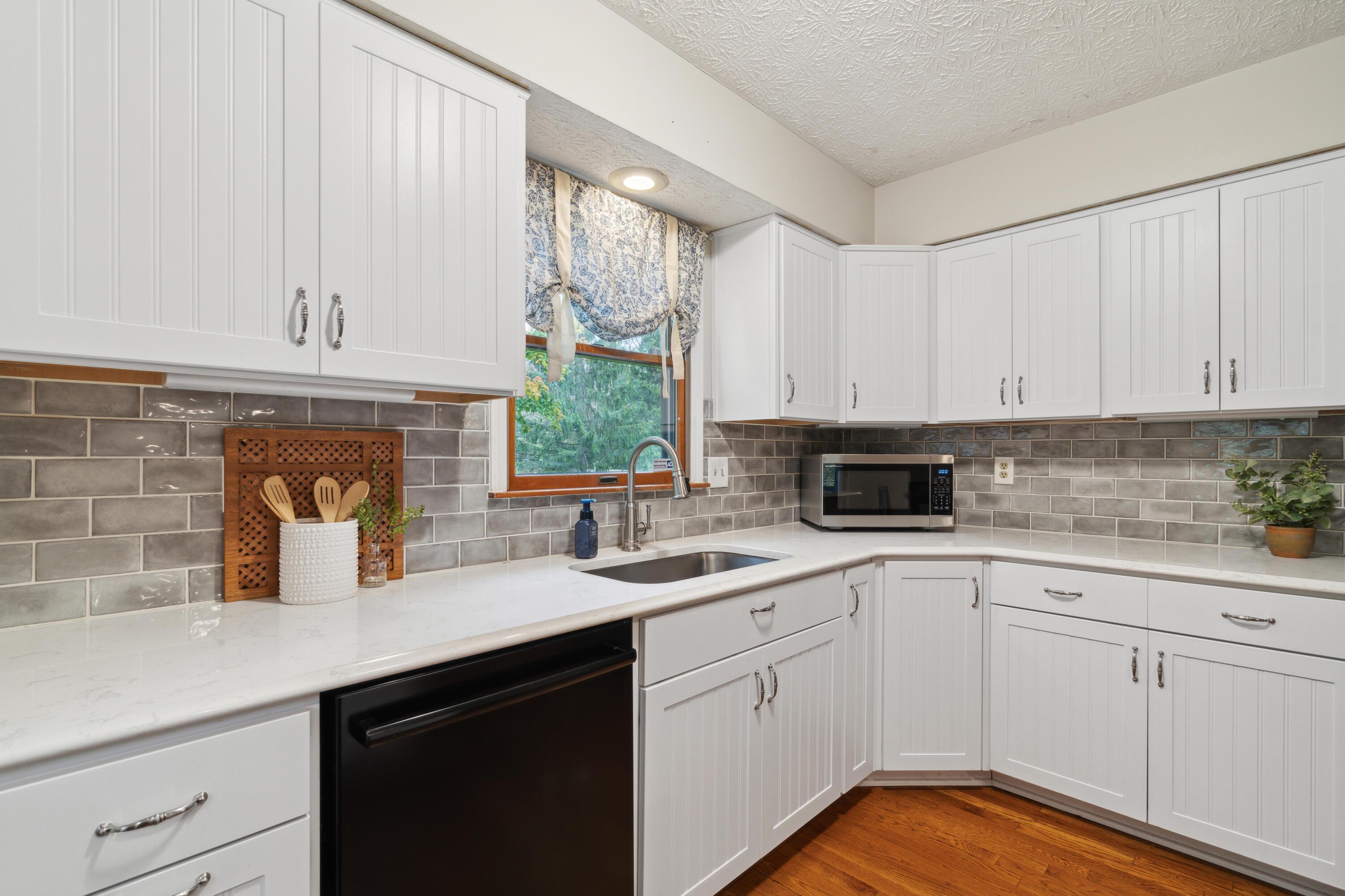 137 Carryback Drive SW