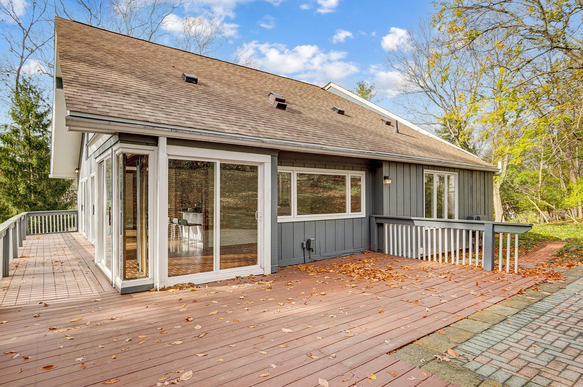2710 Fairfax Drive