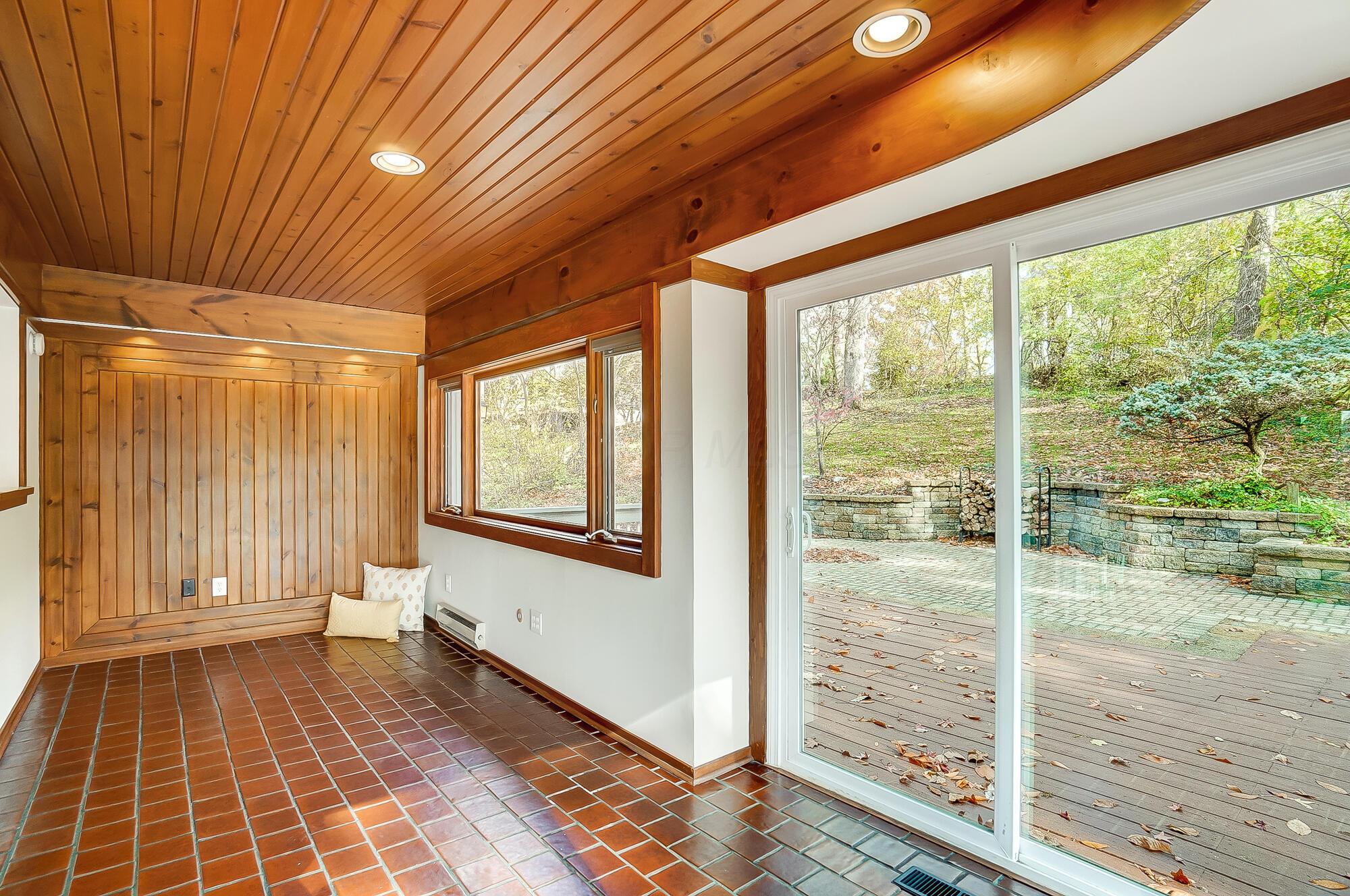 2710 Fairfax Drive