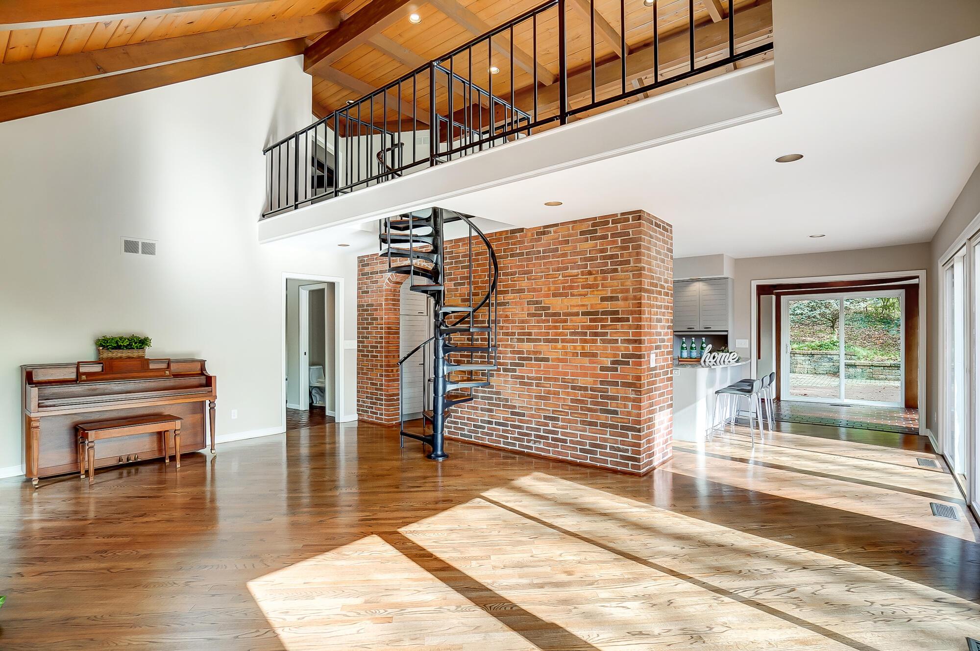 2710 Fairfax Drive