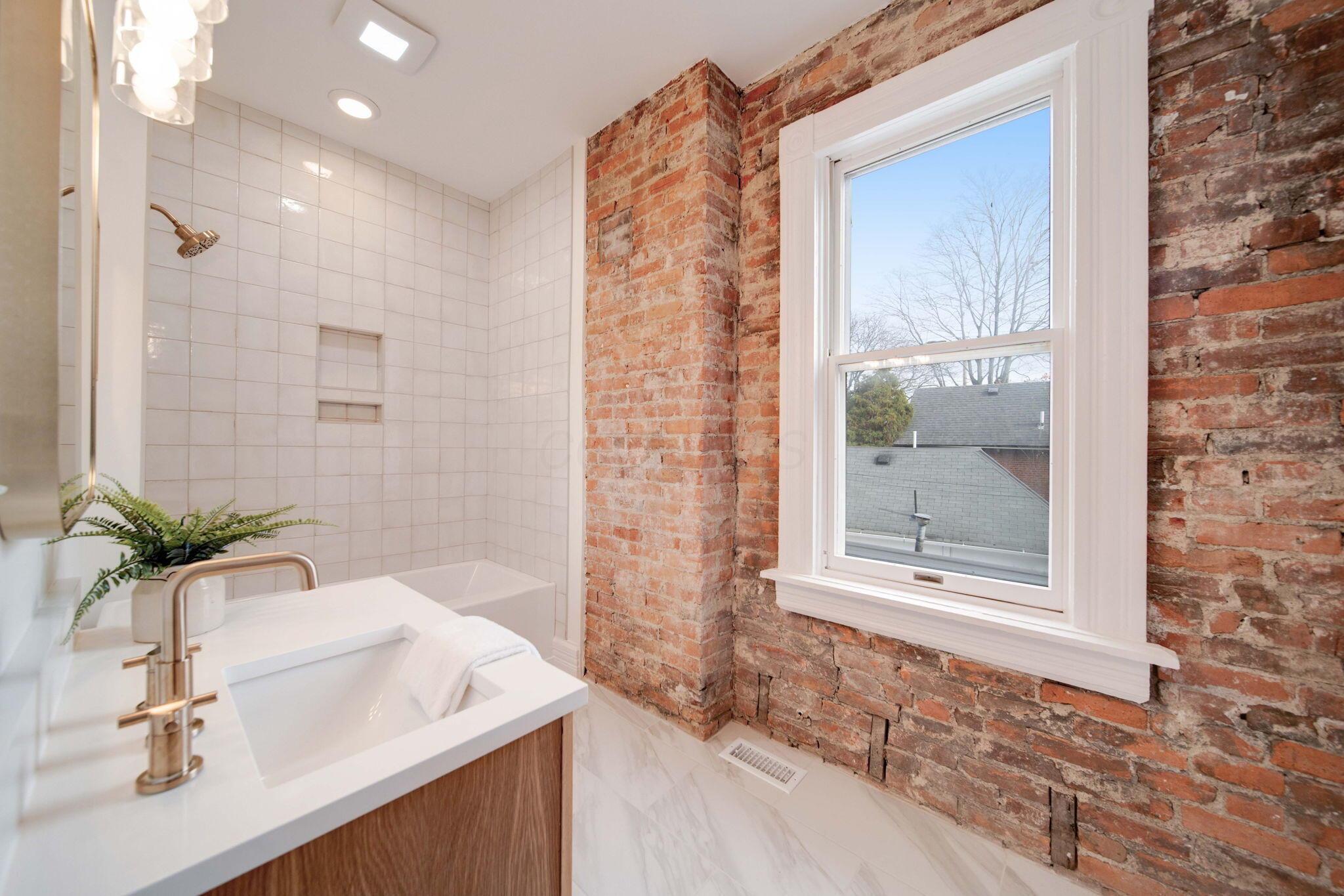 712 S 6th Street