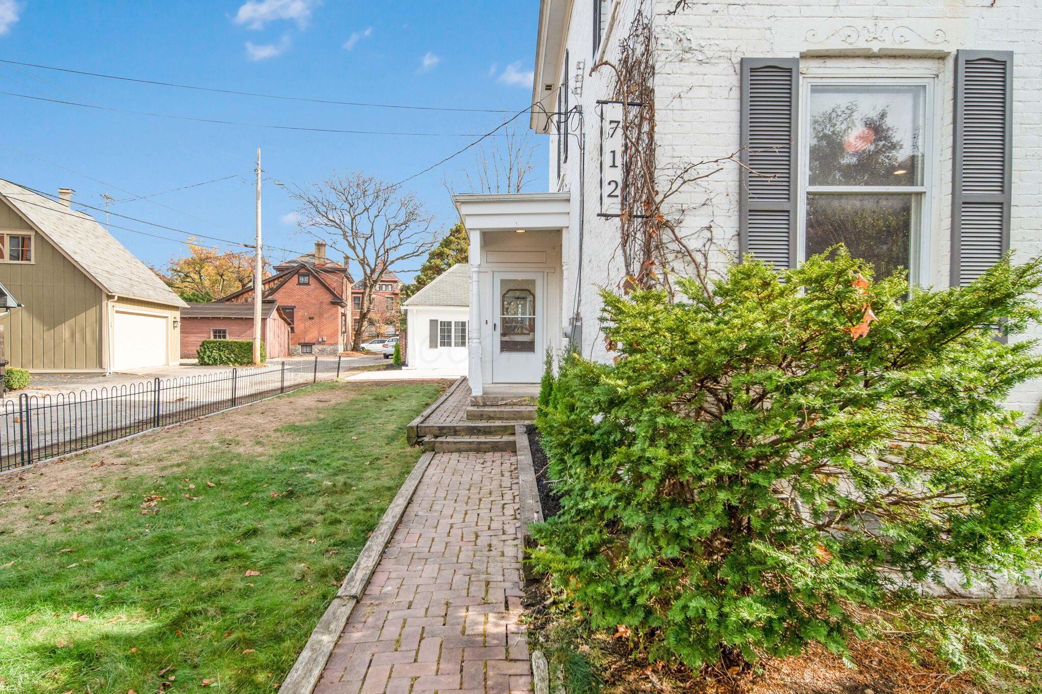 712 S 6th Street