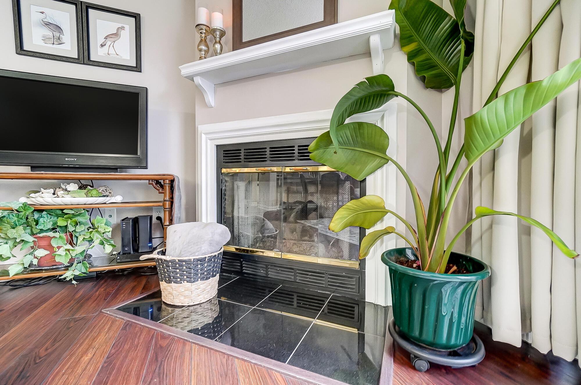 2401 Winona Drive, 87A