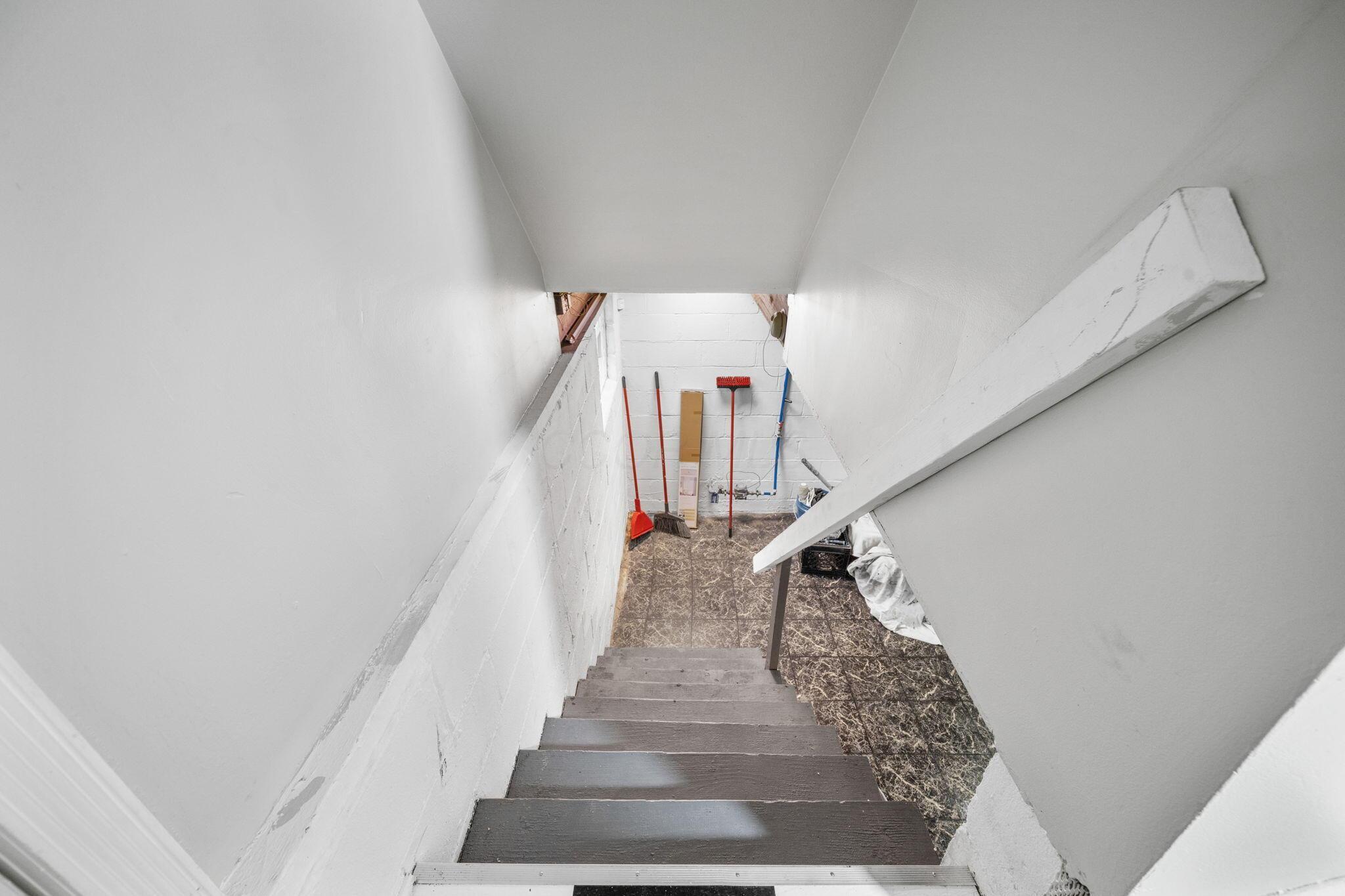 1884 Greenway Avenue S