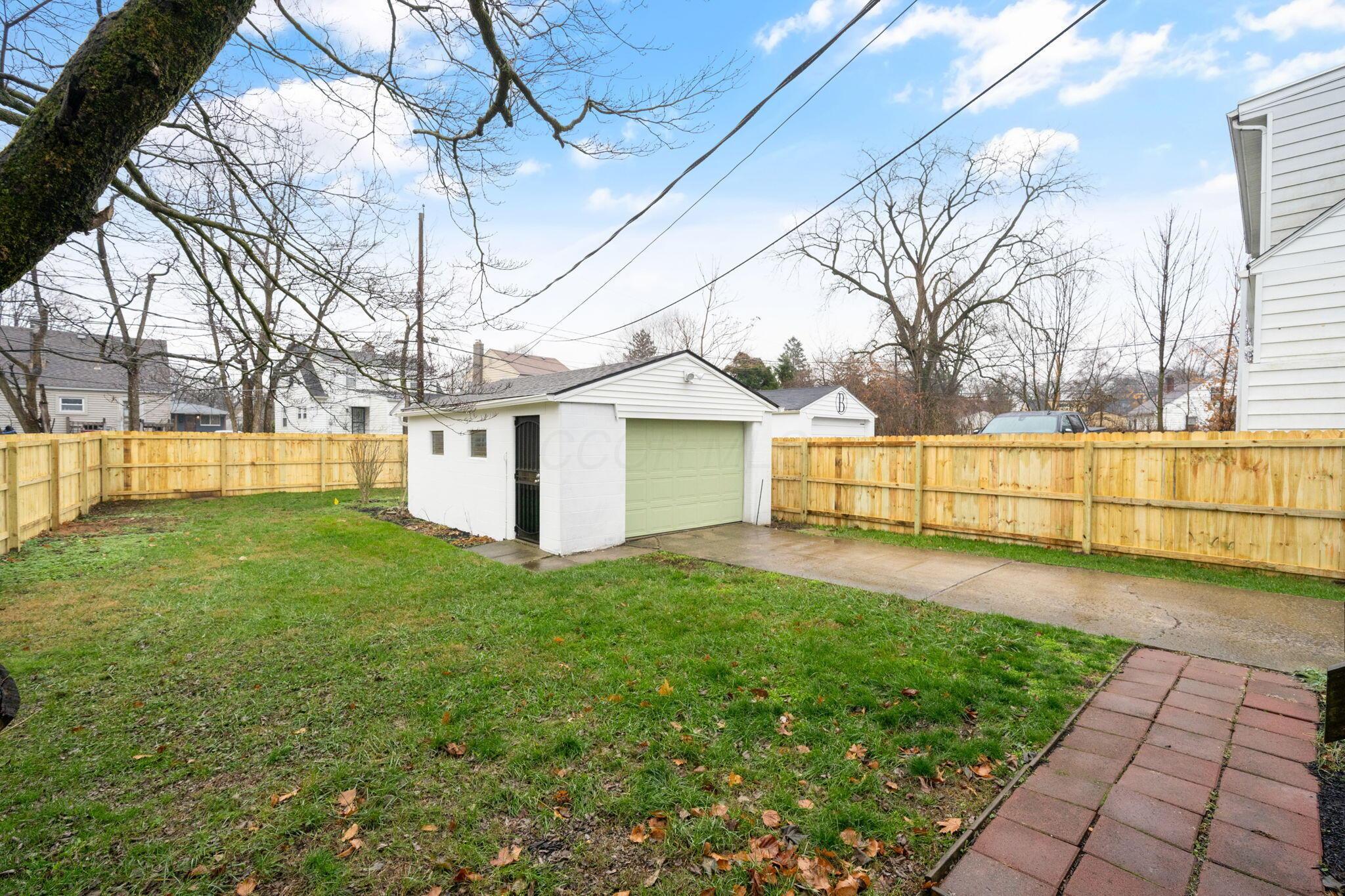 1884 Greenway Avenue S