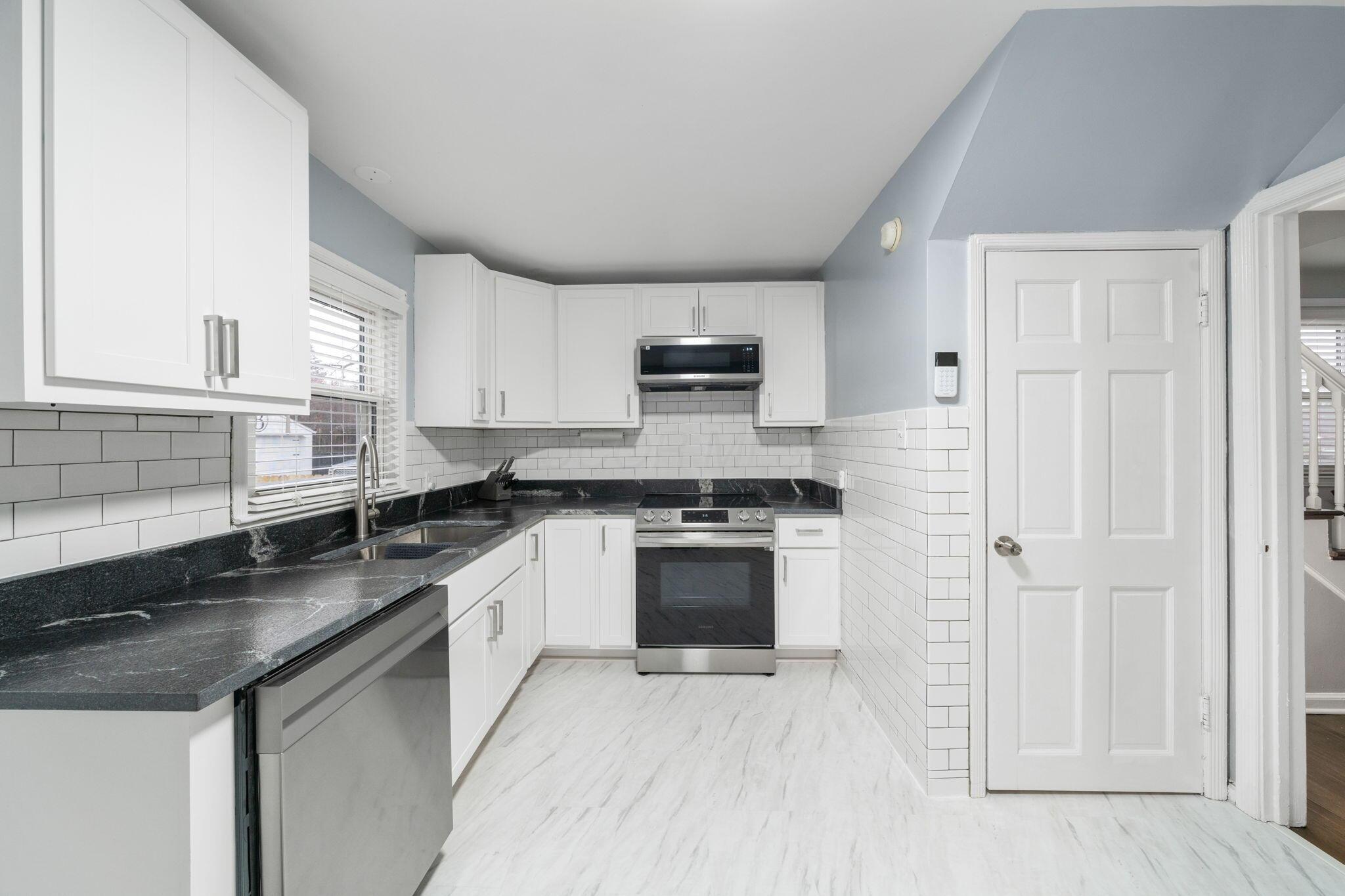 1884 Greenway Avenue S