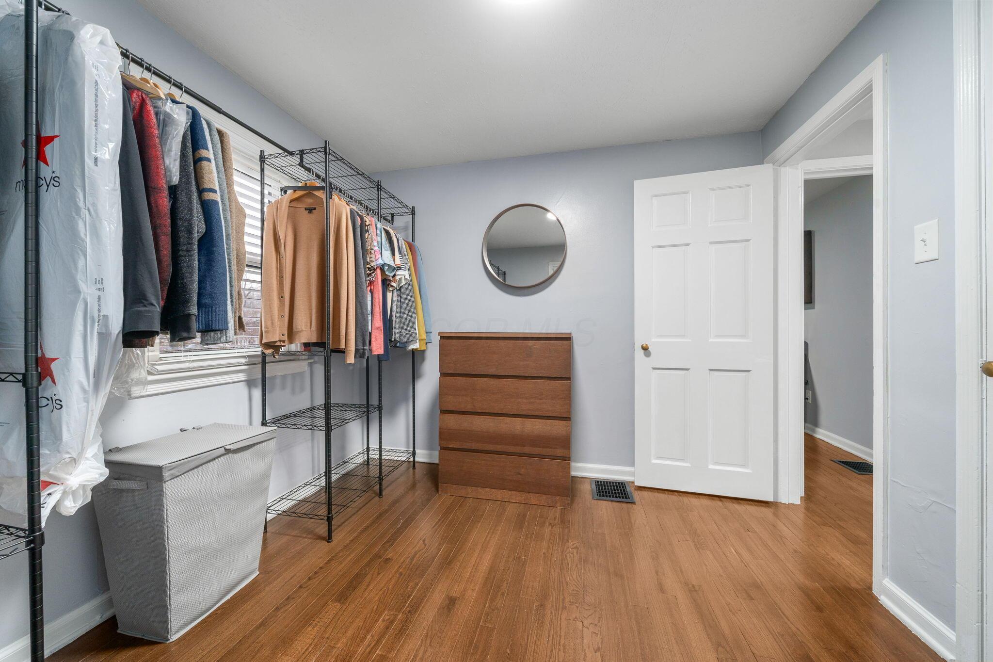 1884 Greenway Avenue S