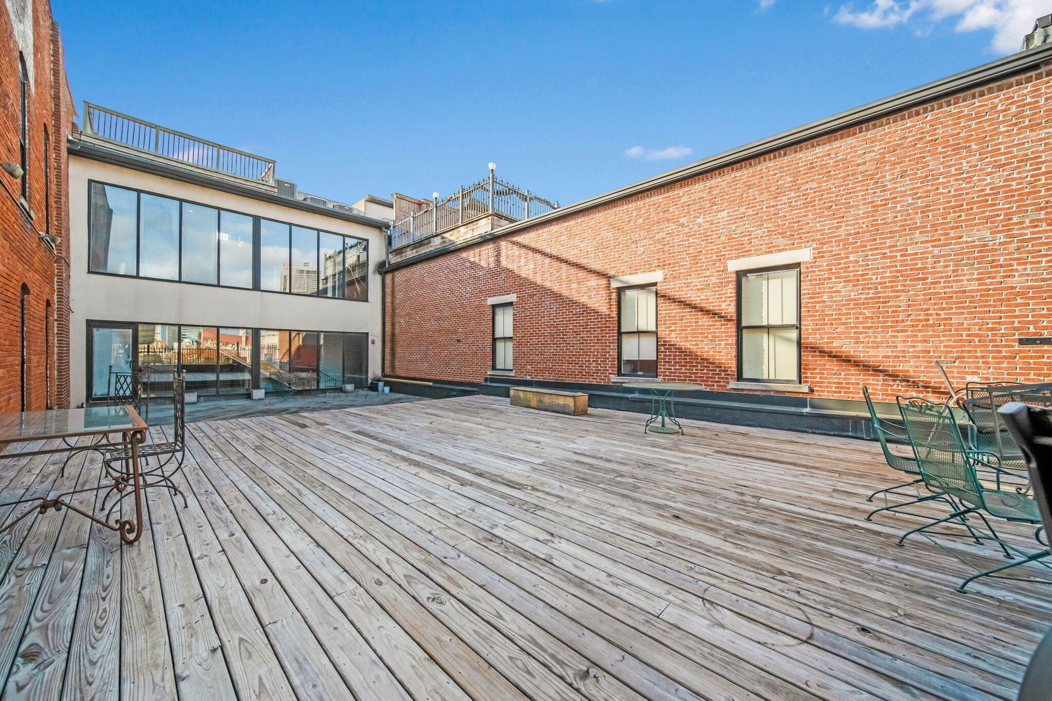 139 E Main Street, 112