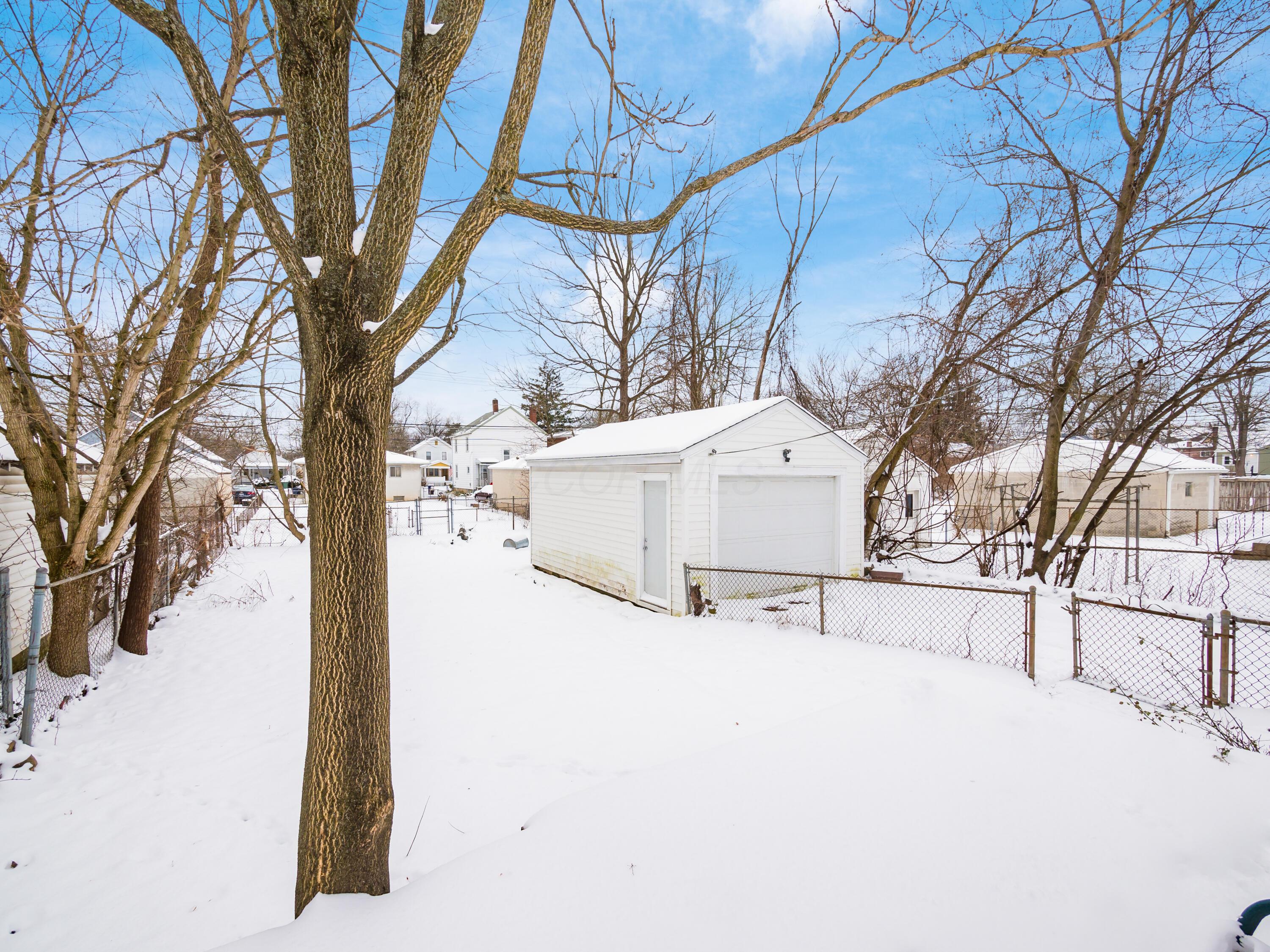 1895 E North Broadway Street