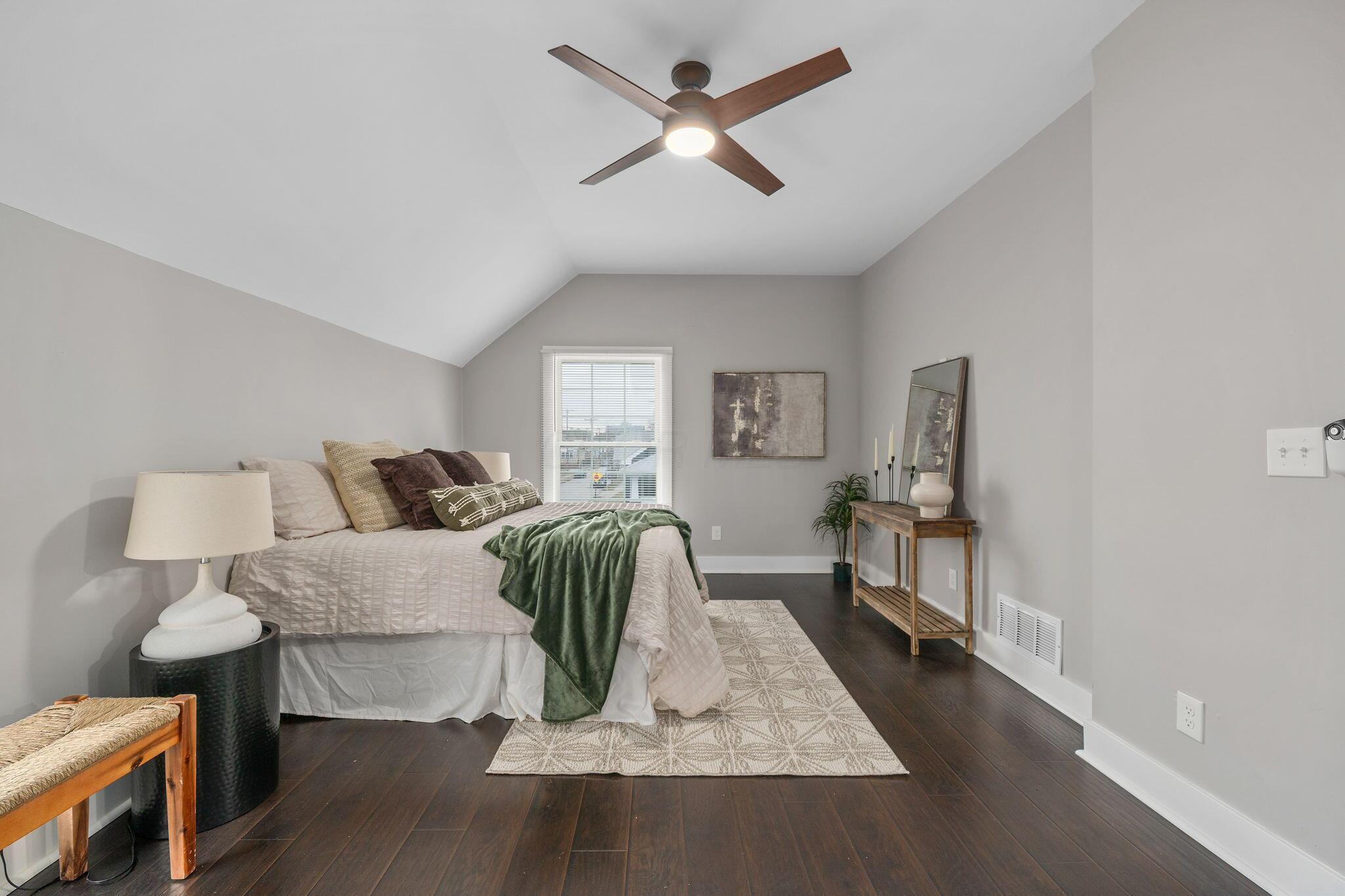 557 E Mithoff Street