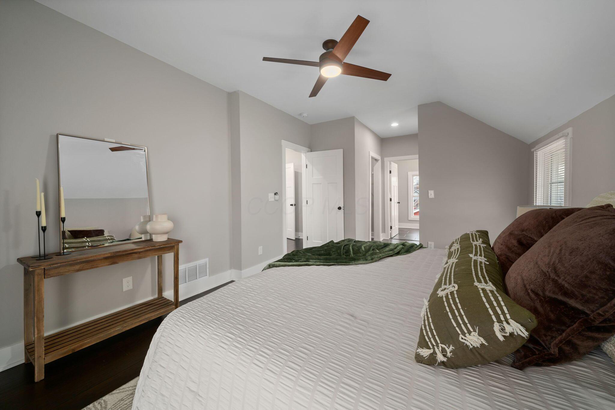 557 E Mithoff Street