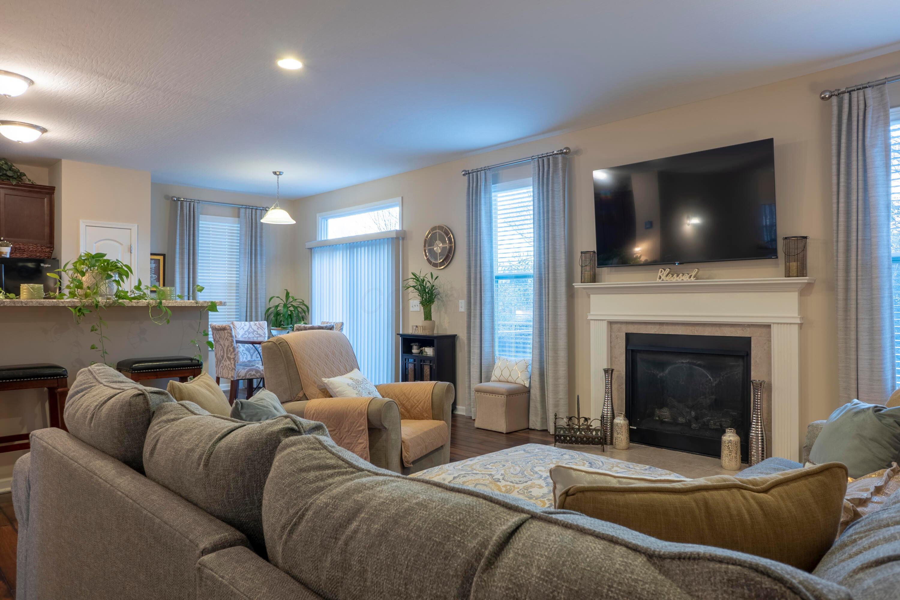 127 Broadstone Circle W