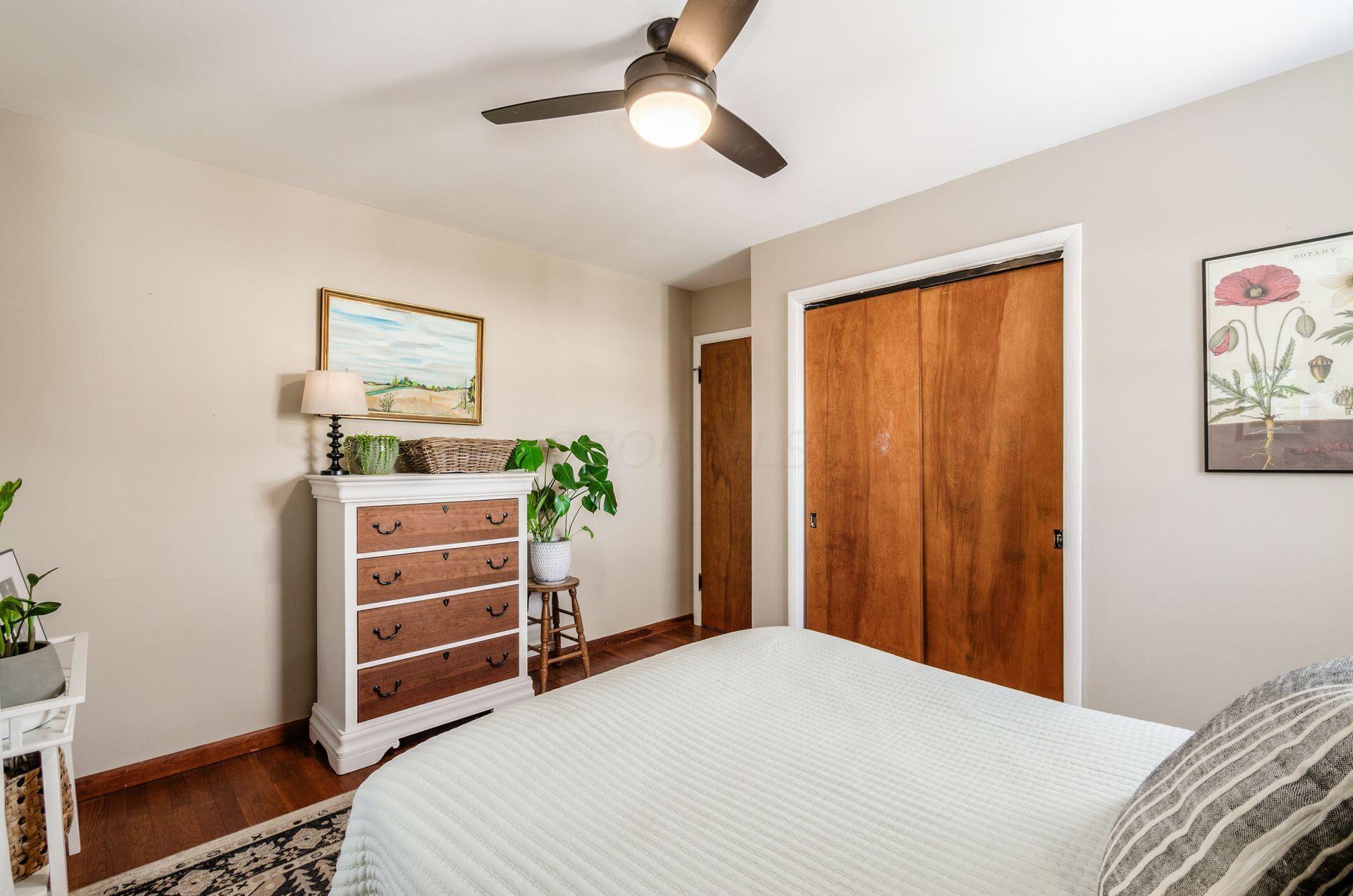 280 E Royal Forest Boulevard