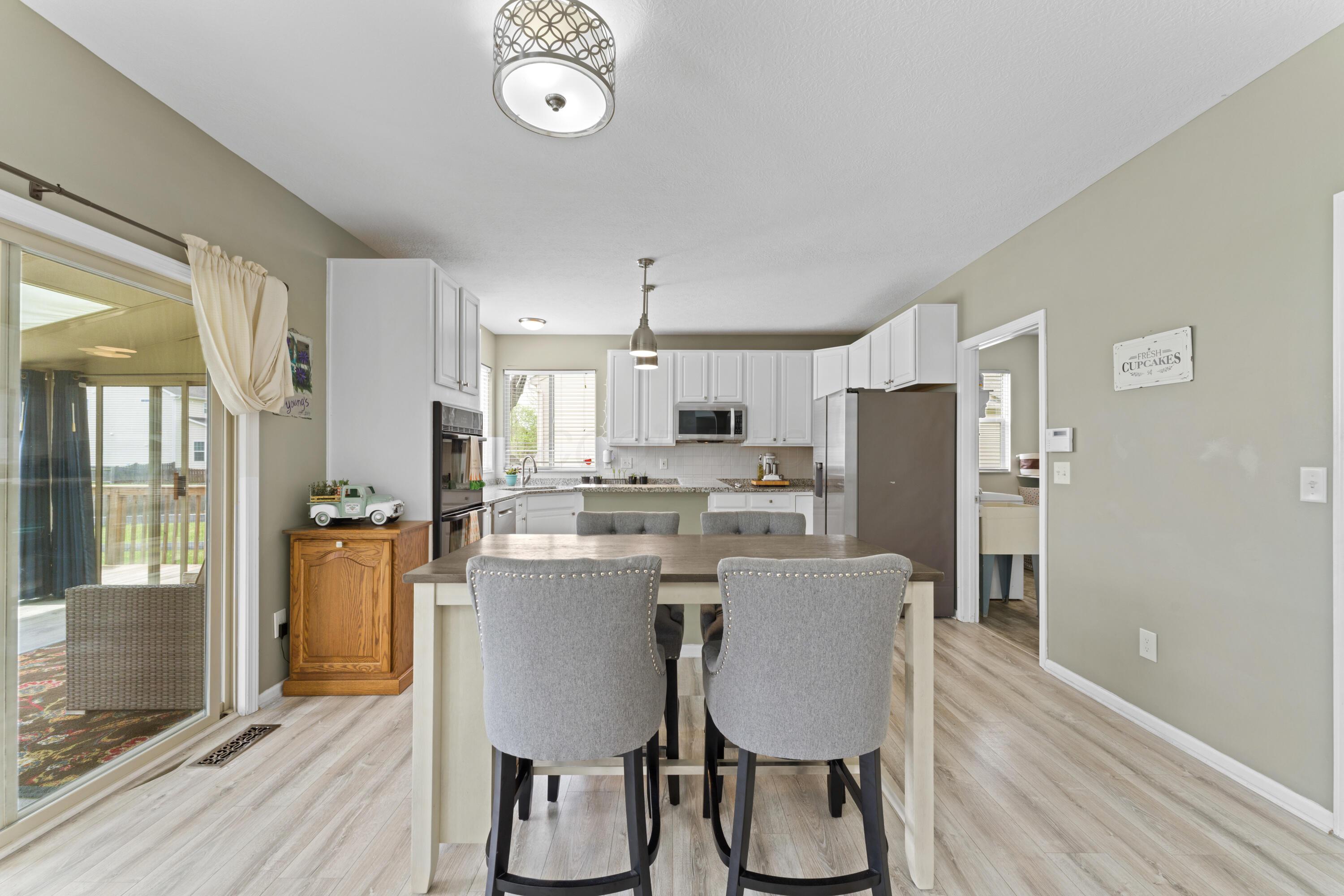 8853 Hickory View Street